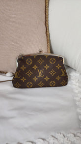 Louis Vuitton Monogram Kisslock Pouch - G0134
