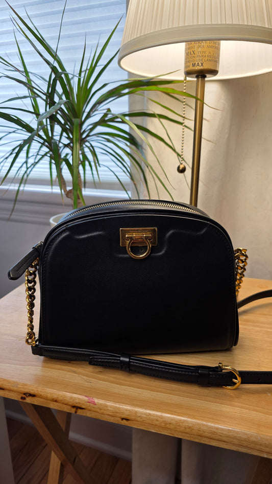 Salvatore Ferragamo Black Leather Chain Shoulder Bag - 3424