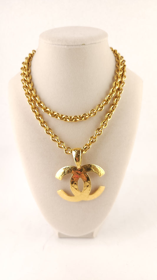 Chanel Gold Tone Chain Necklace w/ Large CC Pendant - G0577
