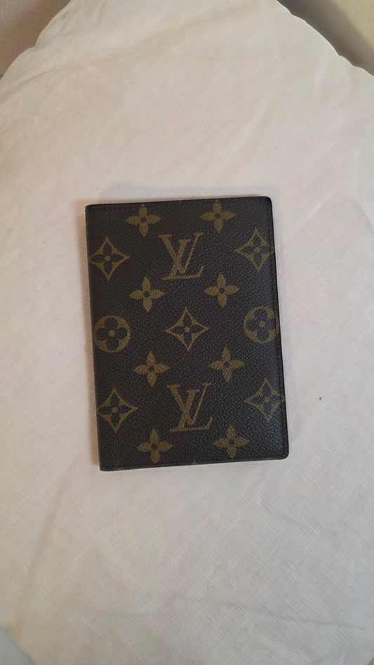 Louis Vuitton Monogram Passport Case - 3313