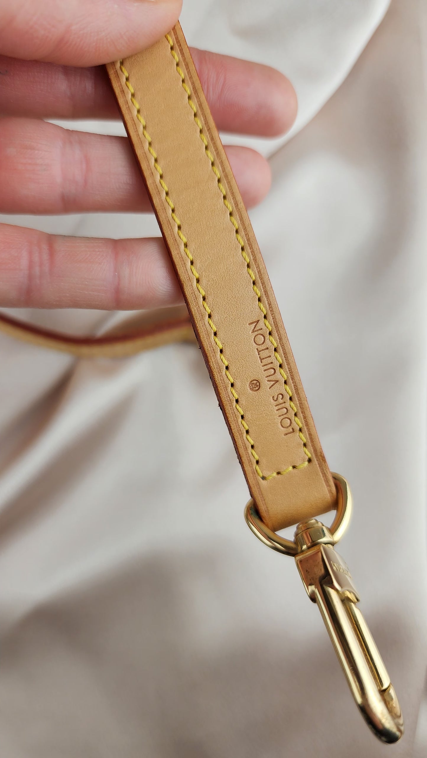 Louis Vuitton Vachetta Leather Strap 39"