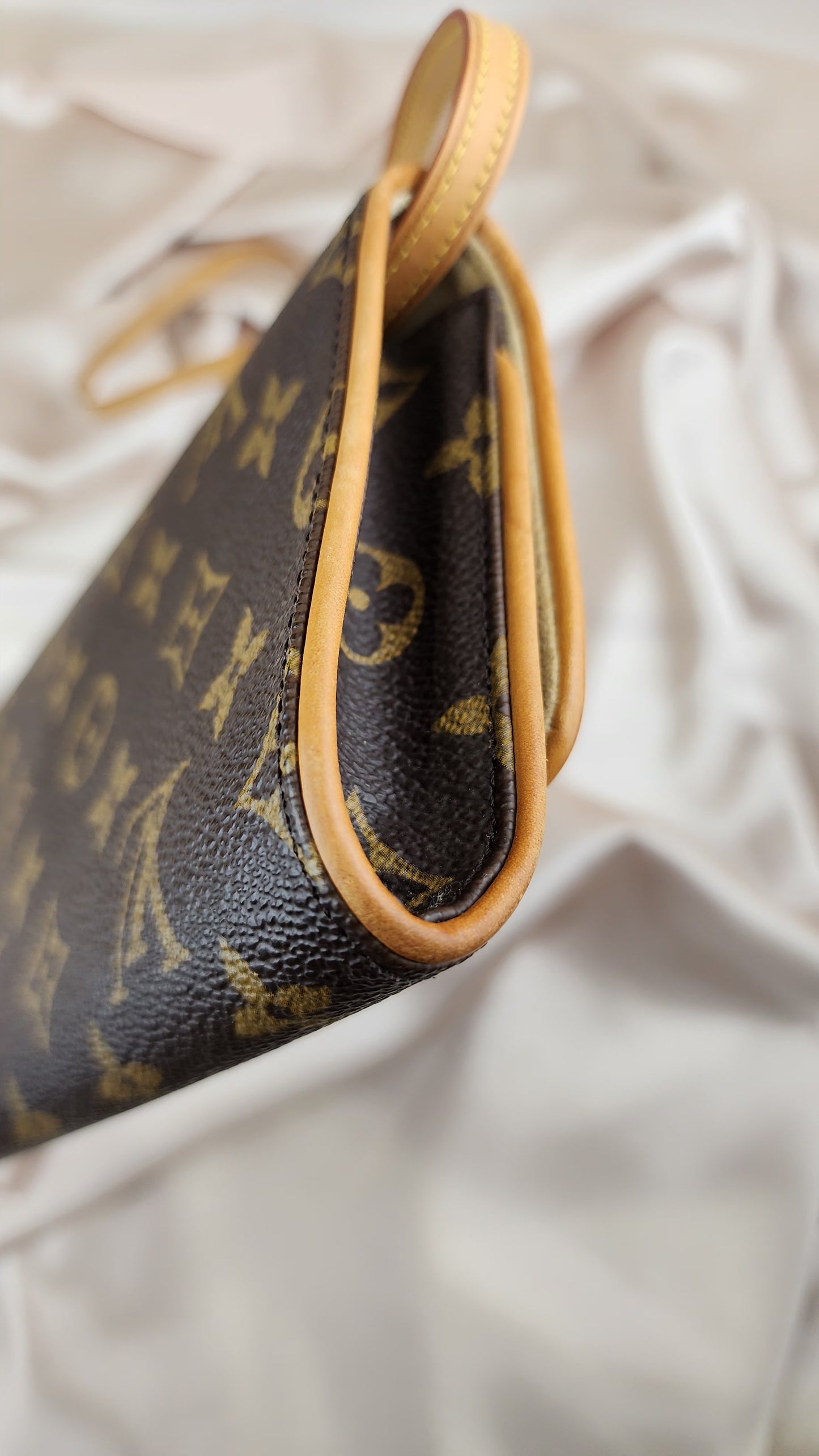 Louis Vuitton Twin Pochette GM