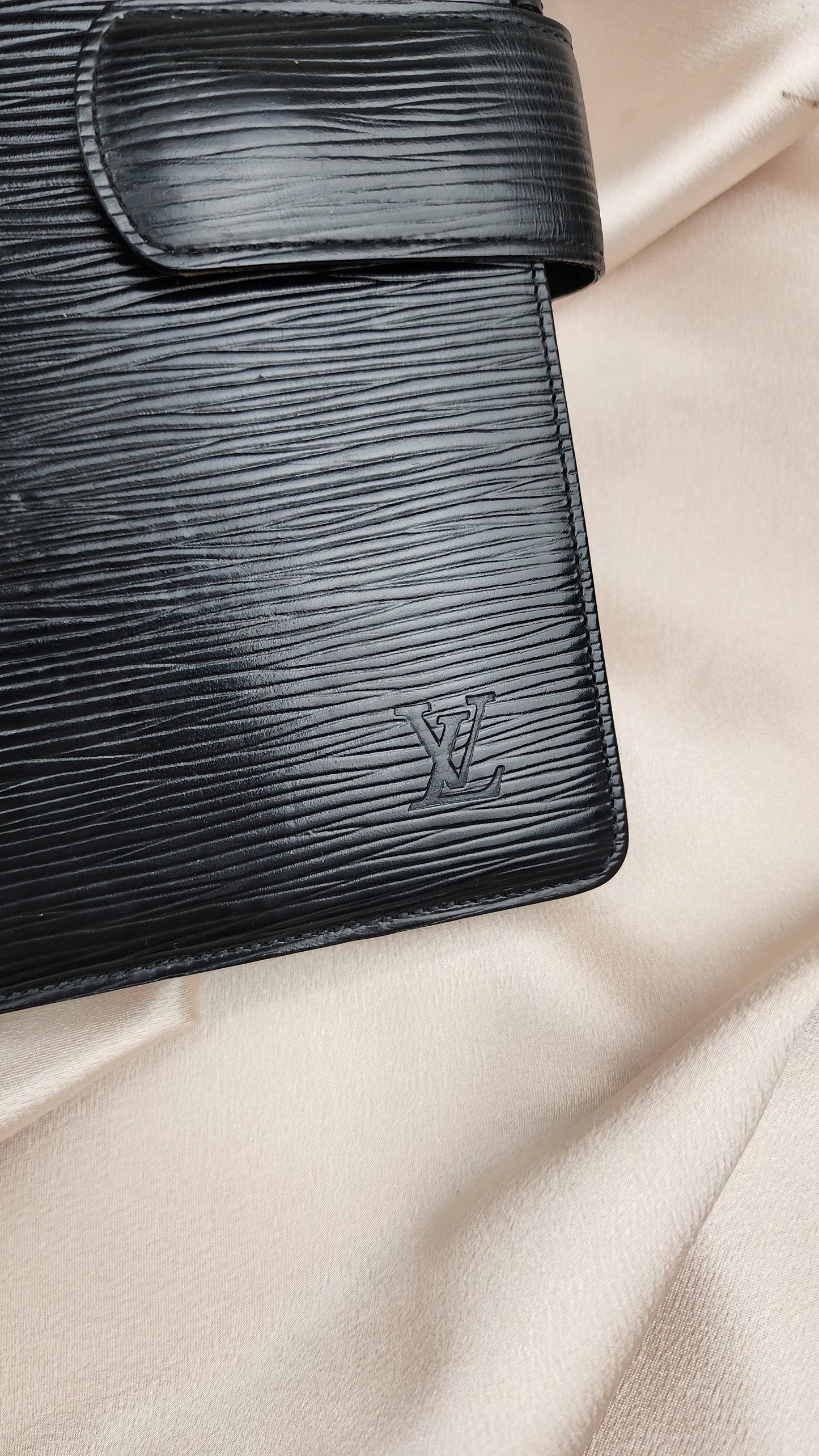 Louis Vuitton Black Epi Leather Agenda MM