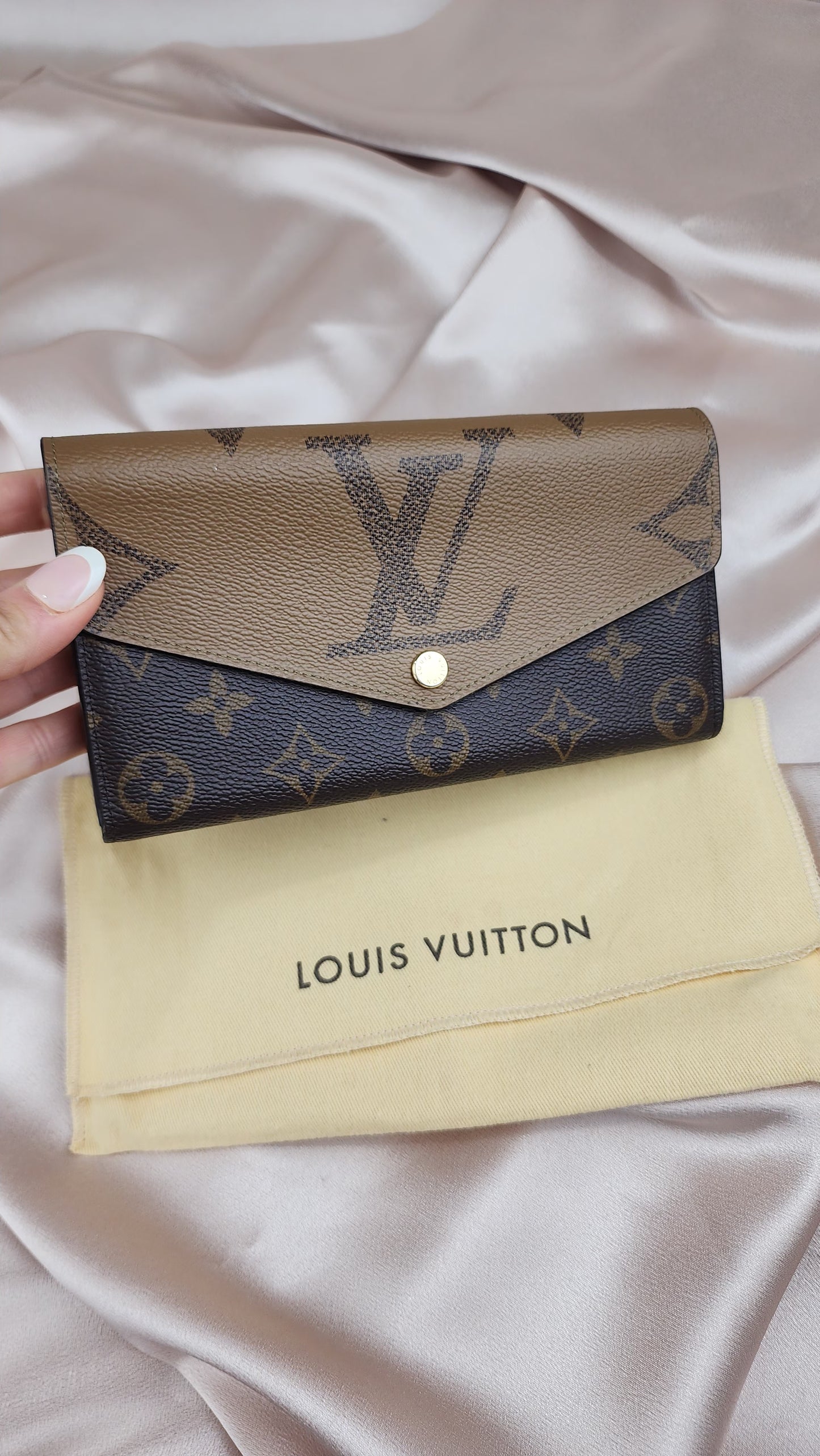 Louis Vuitton Reverse Monogram Sarah Wallet