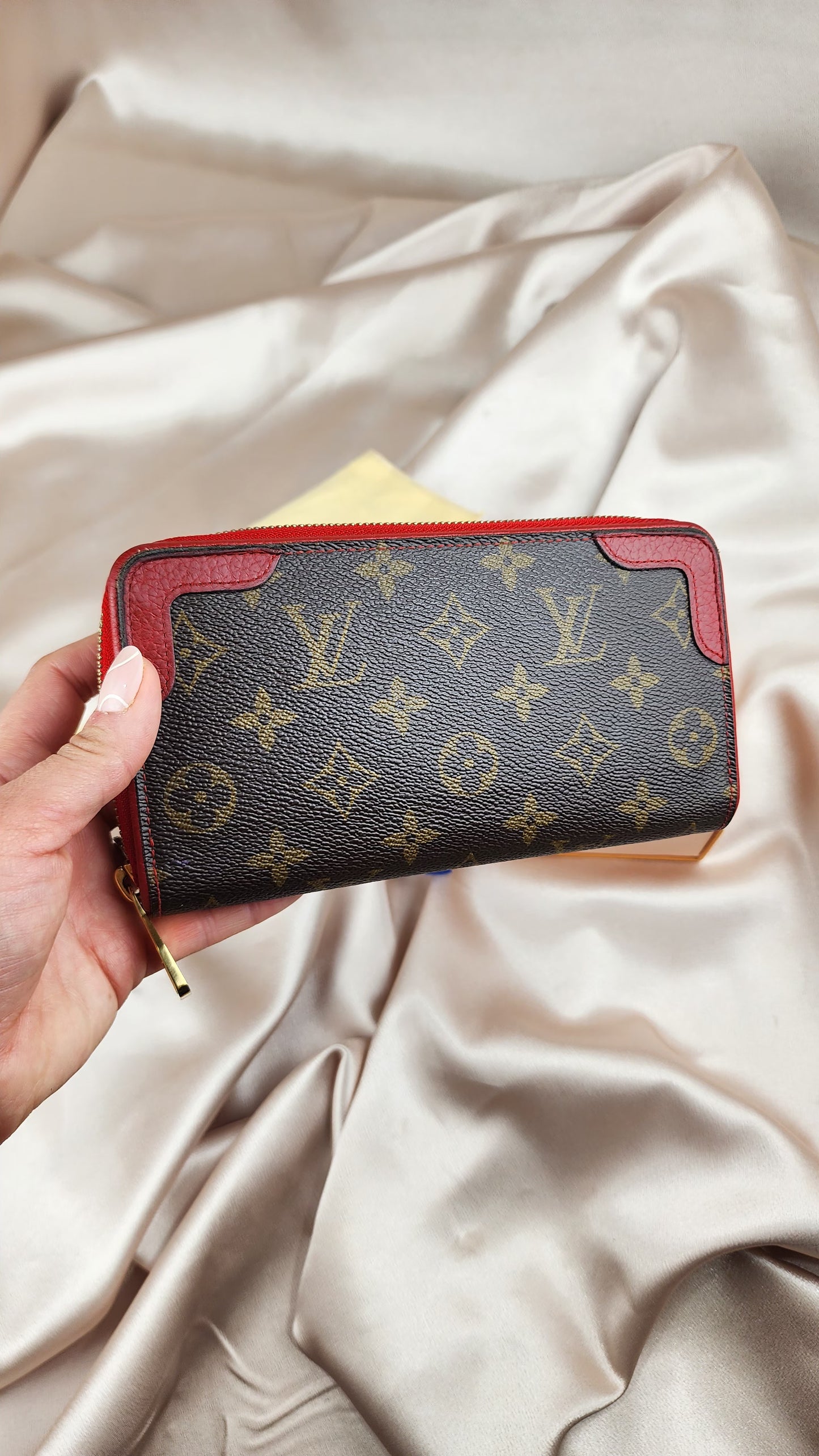 Louis Vuitton Monogram and Red Zippy Wallet - Full Inclusion