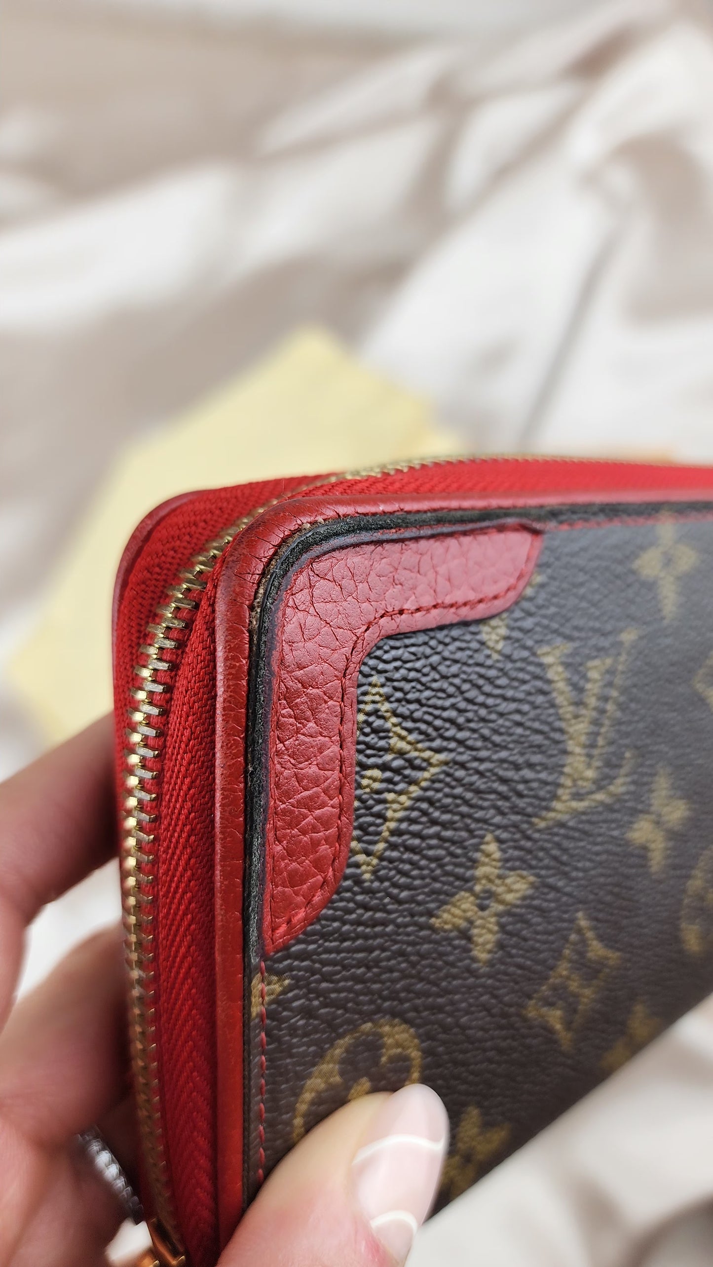 Louis Vuitton Monogram and Red Zippy Wallet - Full Inclusion