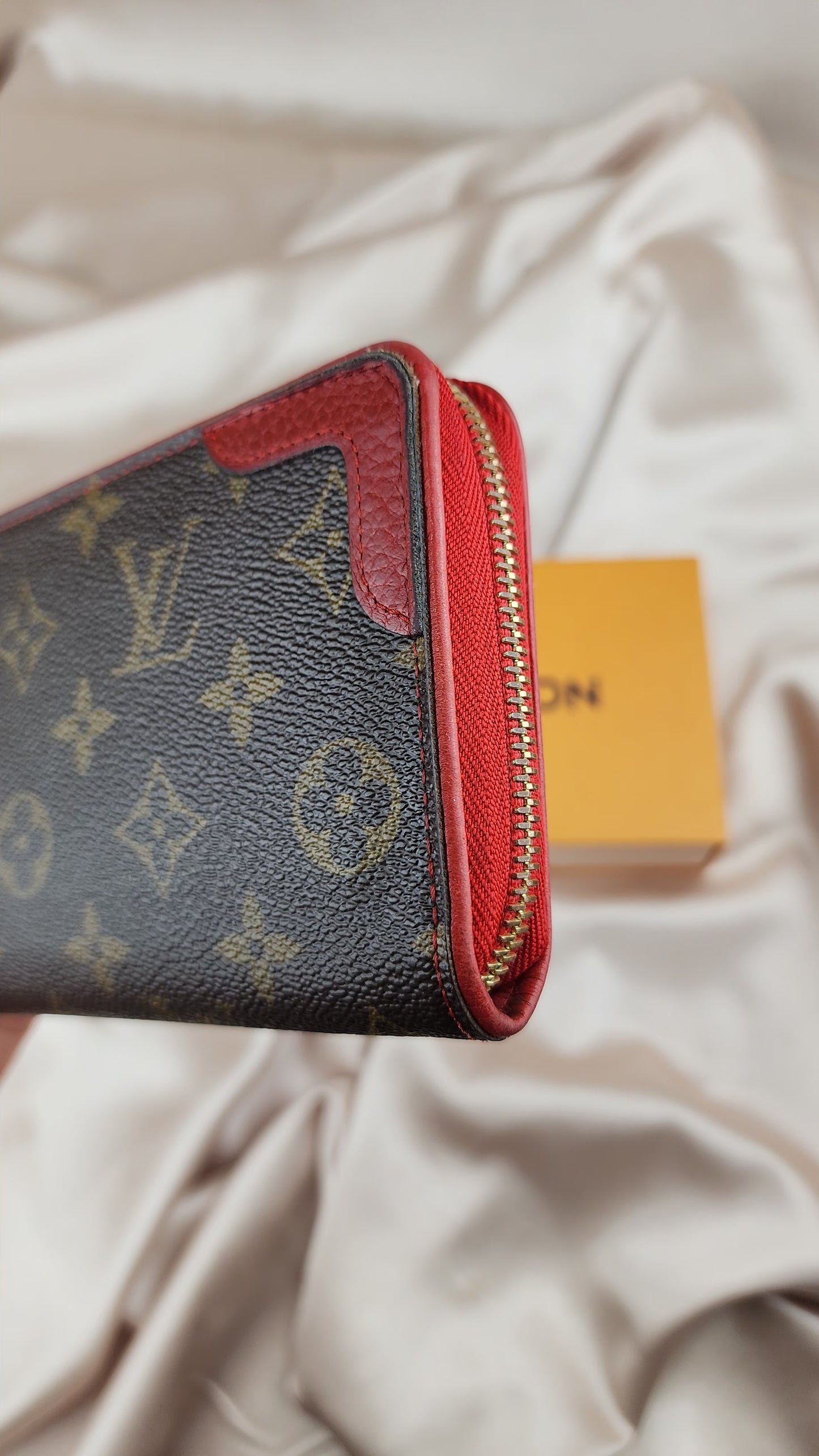 Louis Vuitton Monogram and Red Zippy Wallet - Full Inclusion