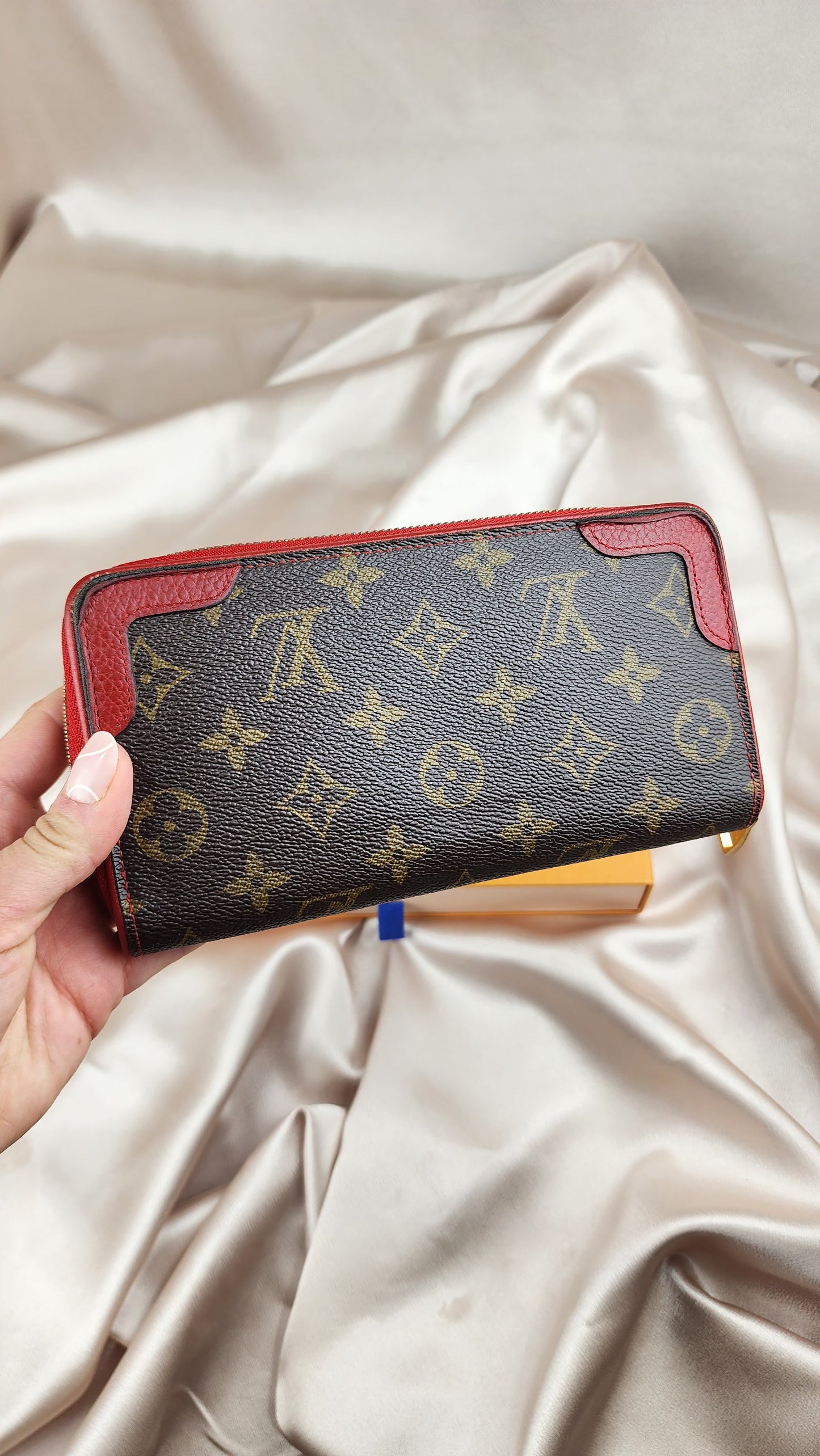 Louis Vuitton Monogram and Red Zippy Wallet - Full Inclusion