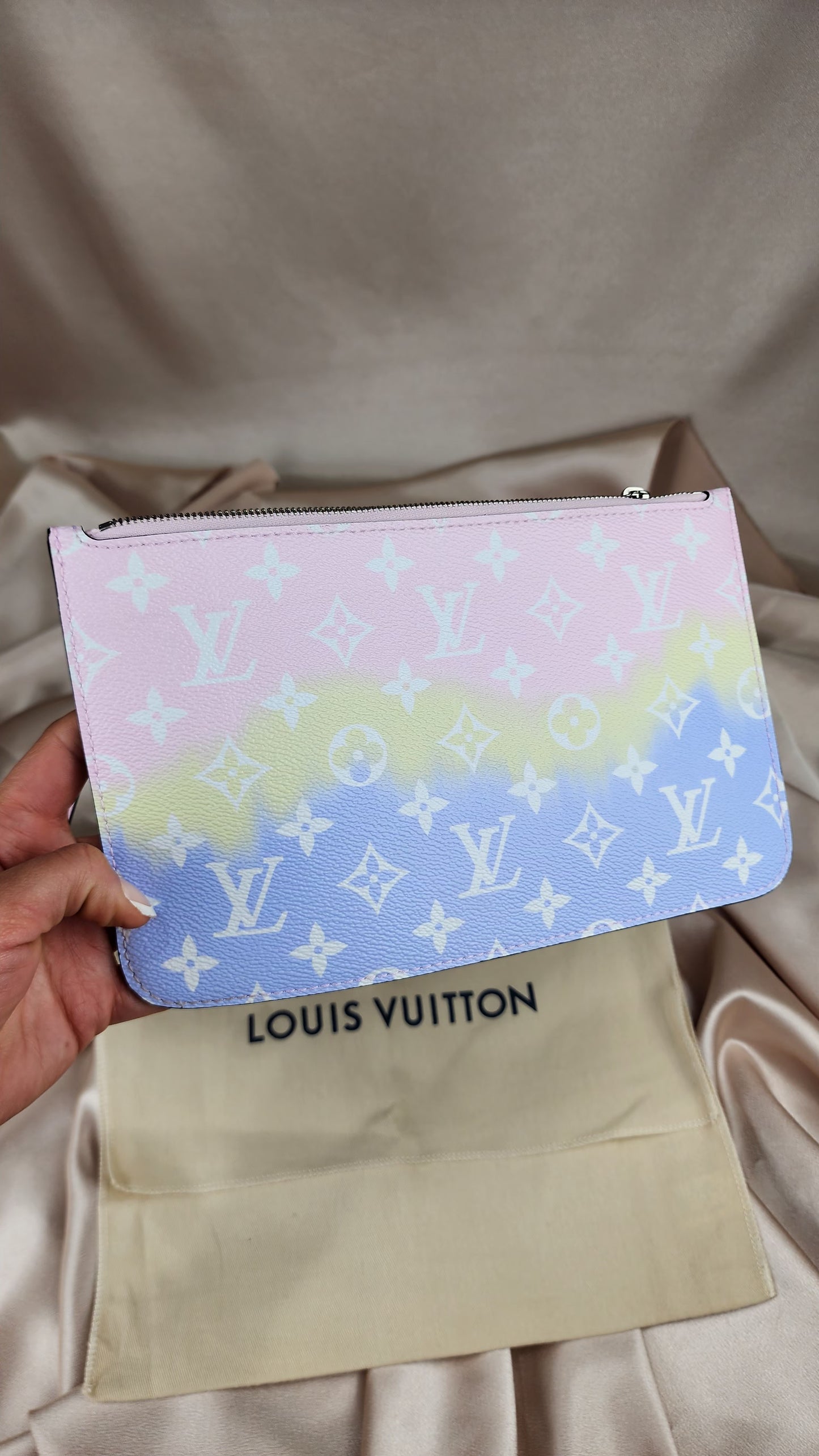 Louis Vuitton Monogram Escale Pastel Neverfull MM Pouch -701