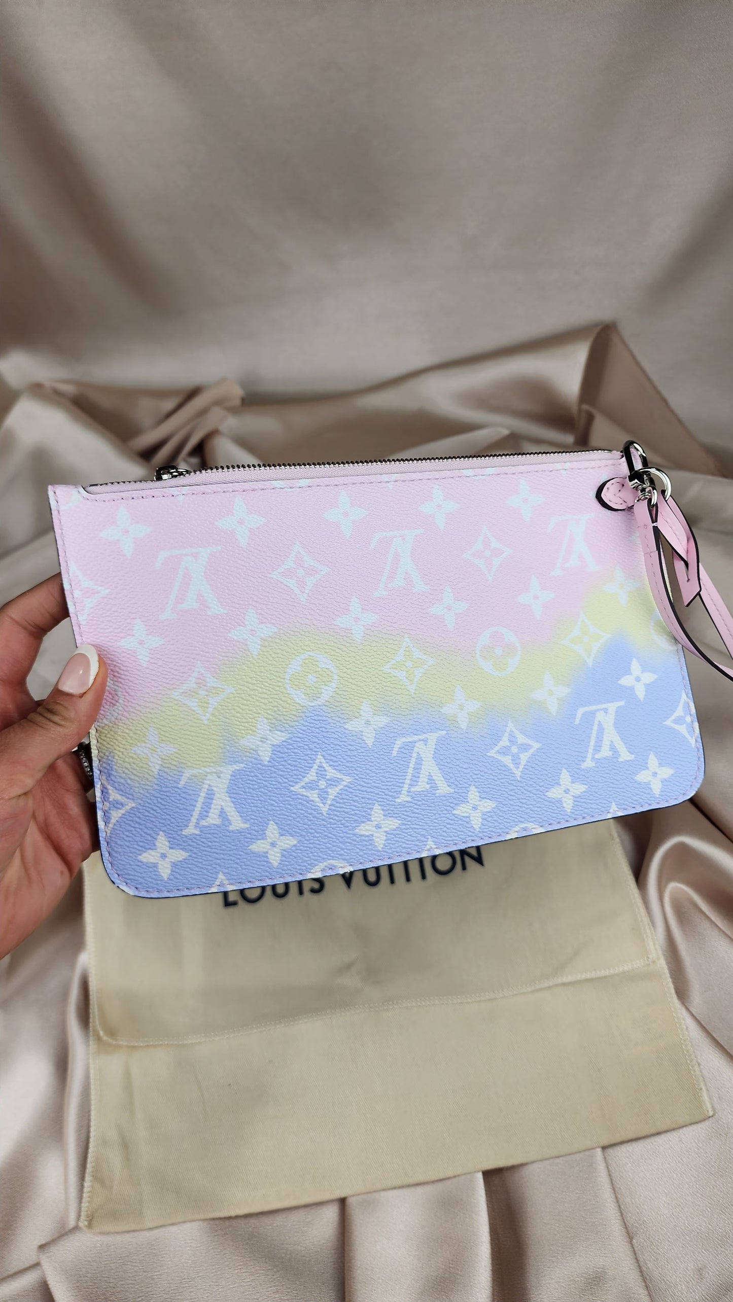 Louis Vuitton Monogram Escale Pastel Neverfull MM Pouch -701