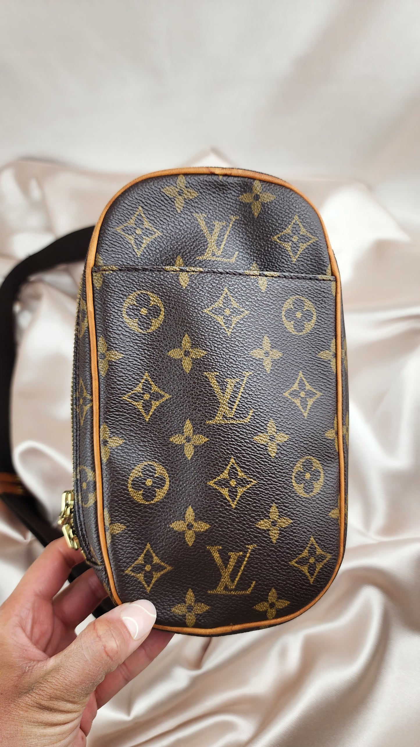 Lous Vuitton Monogram Pochette Gange Bumbag - 728