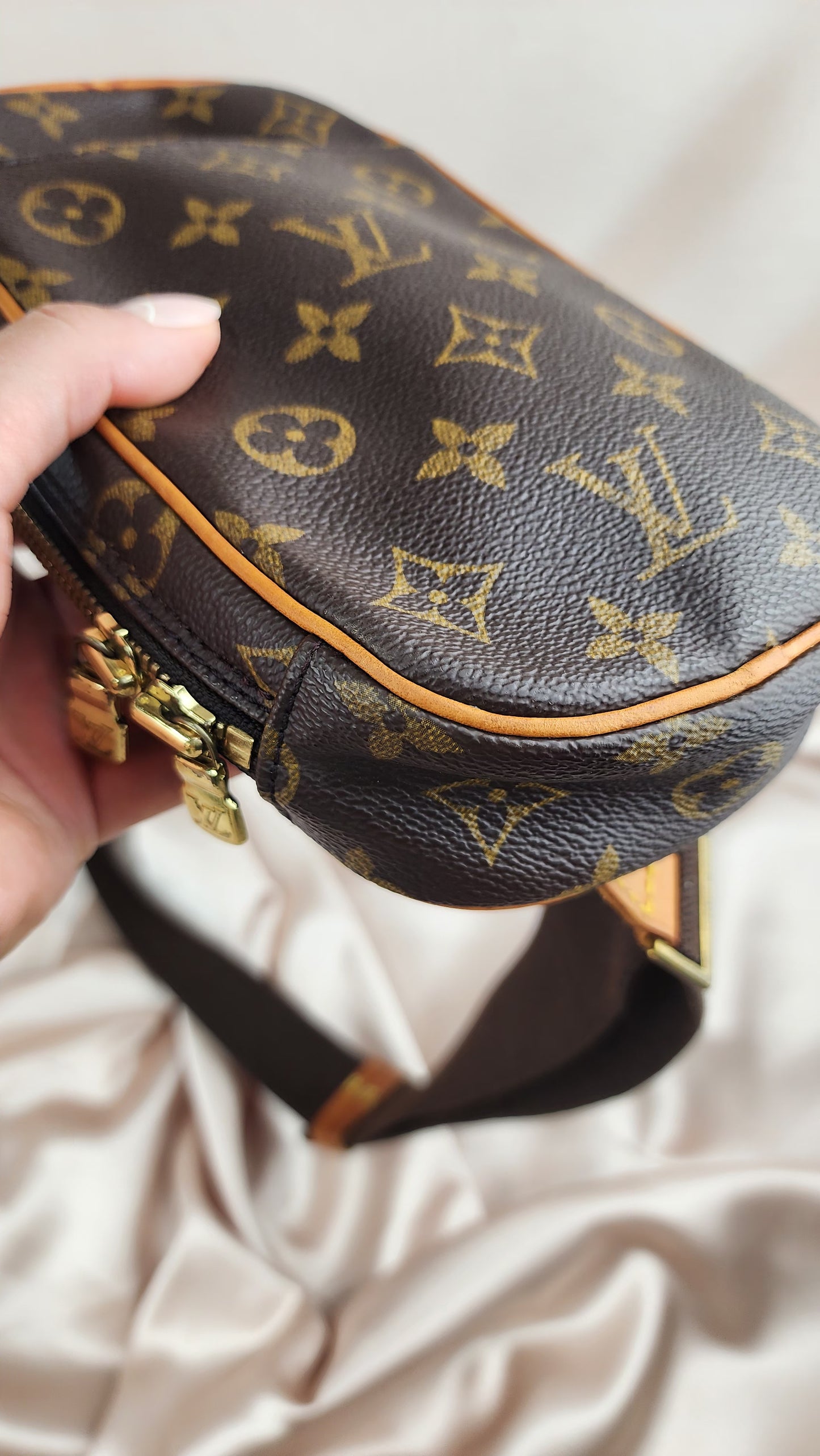 Lous Vuitton Monogram Pochette Gange Bumbag - 728