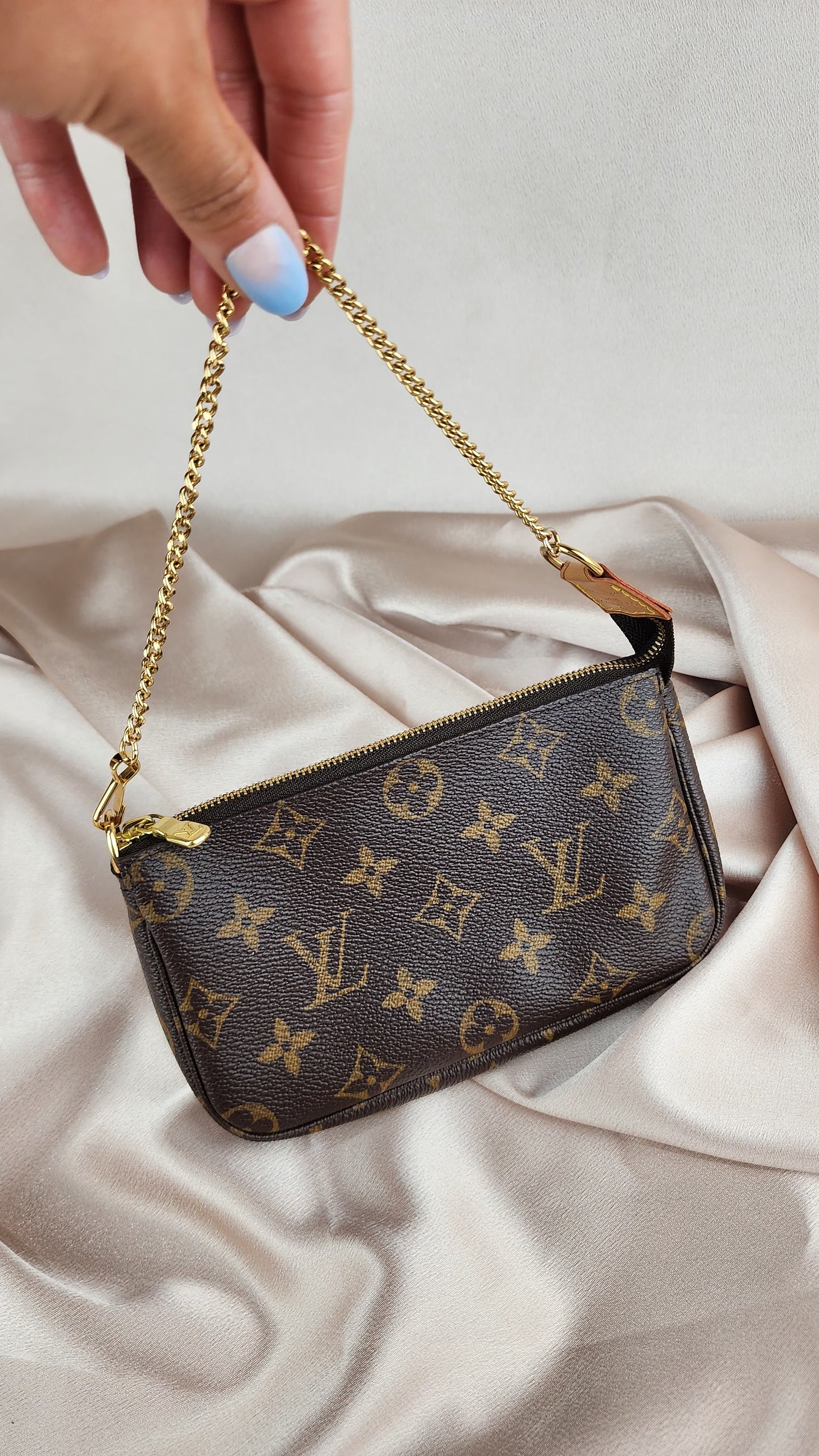 Louis Vuitton Mini Bucket Pochette - 0278