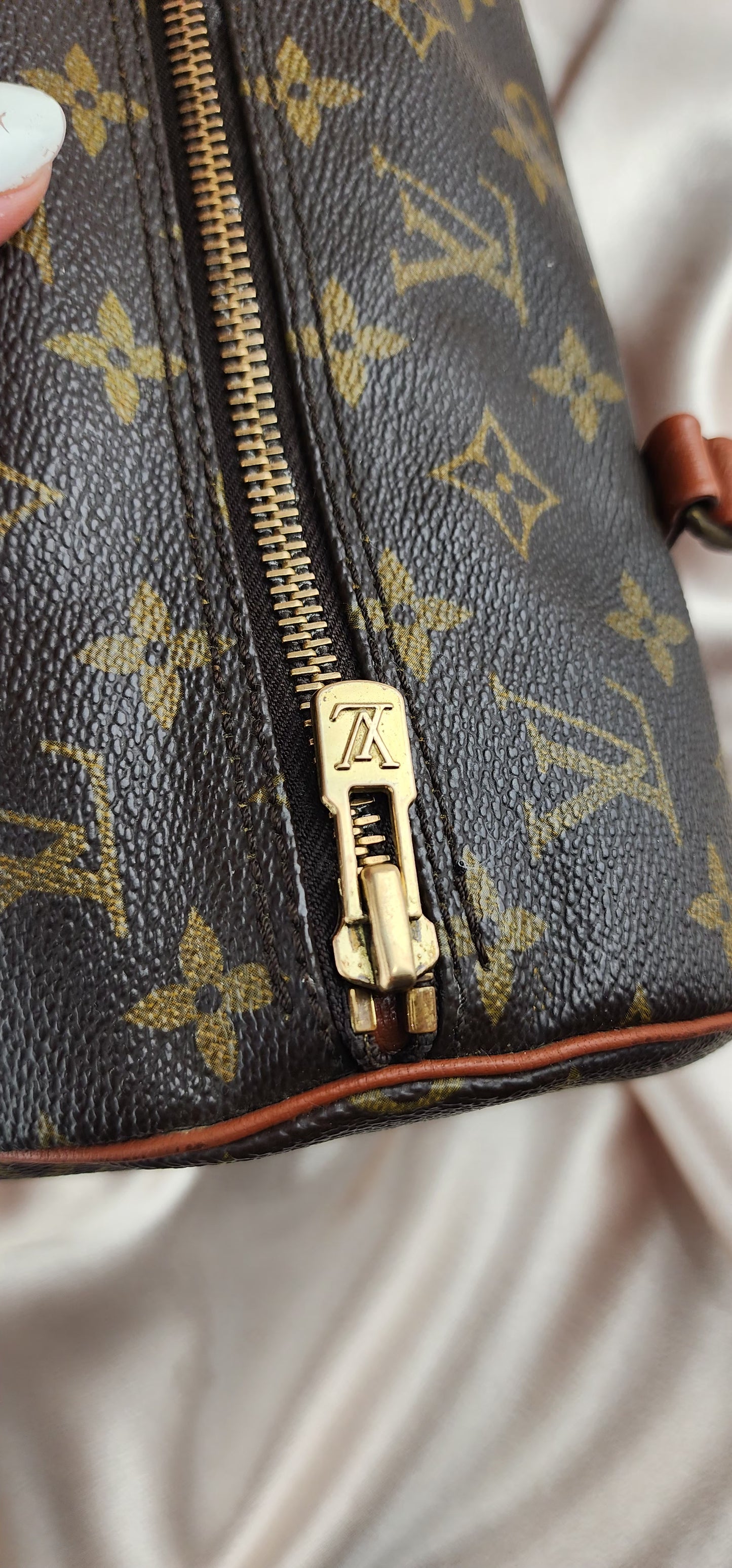 Louis Vuitton Monogram Papillon 30 Hand Bag - 959