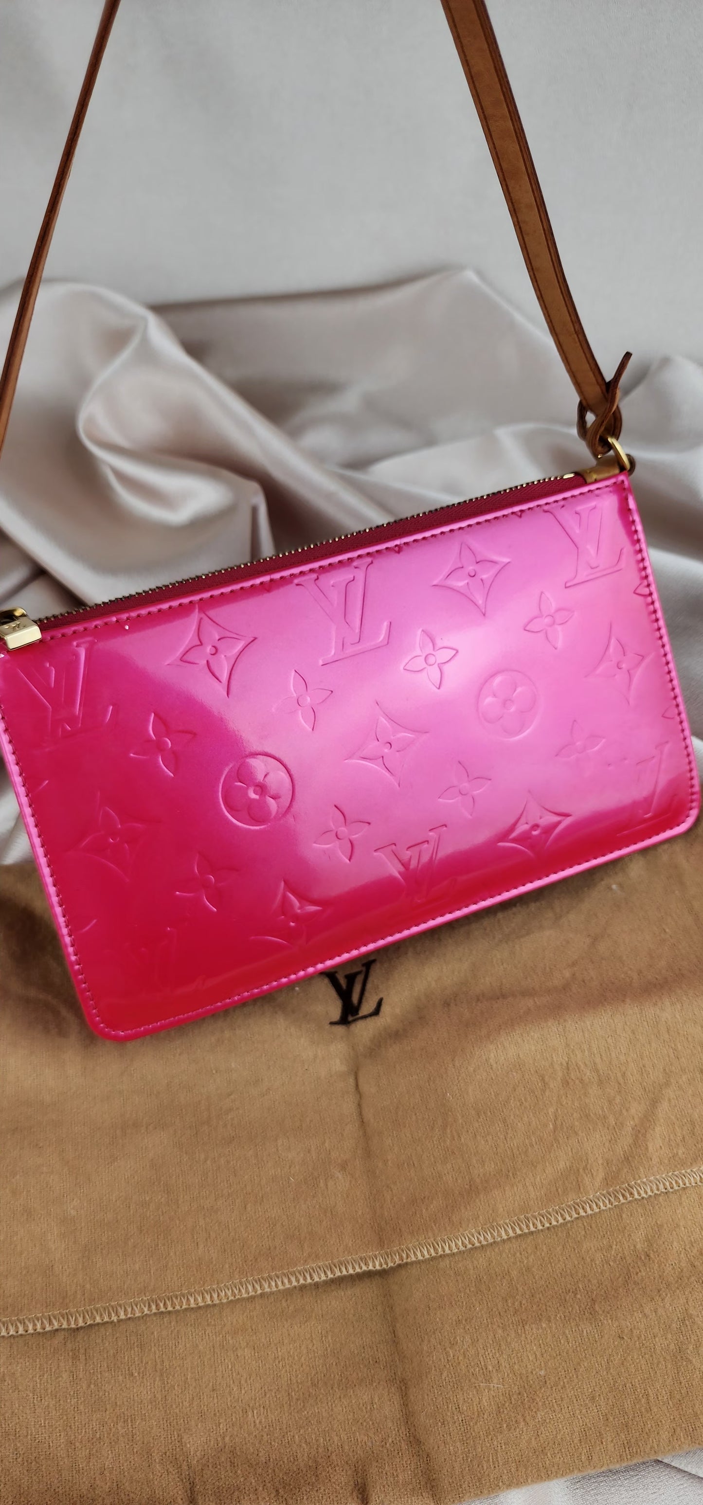 Louis Vuitton Monogram Vernis Lexington Fuchsia Pink Pochette - 957