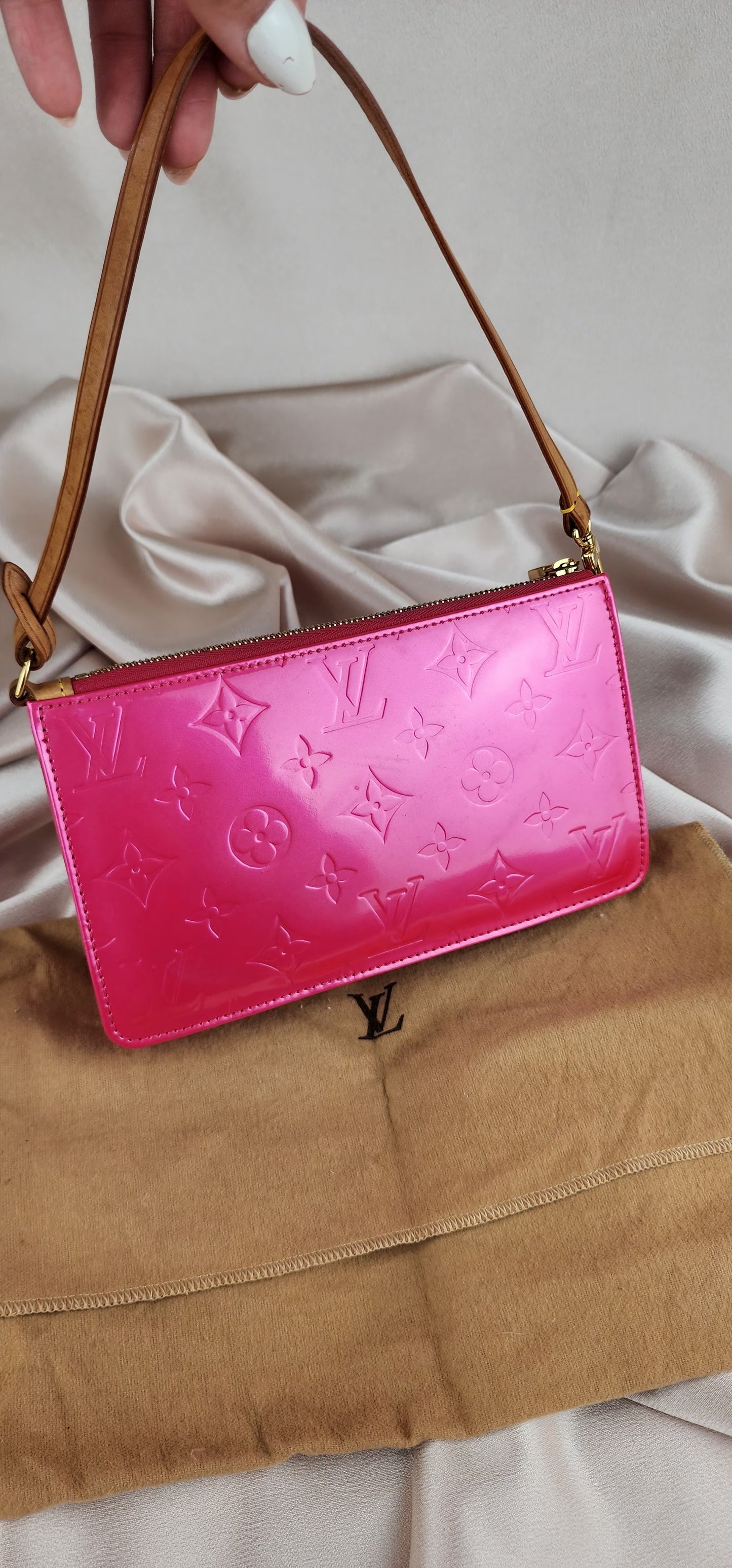 Louis Vuitton Monogram Vernis Lexington Fuchsia Pink Pochette - 957