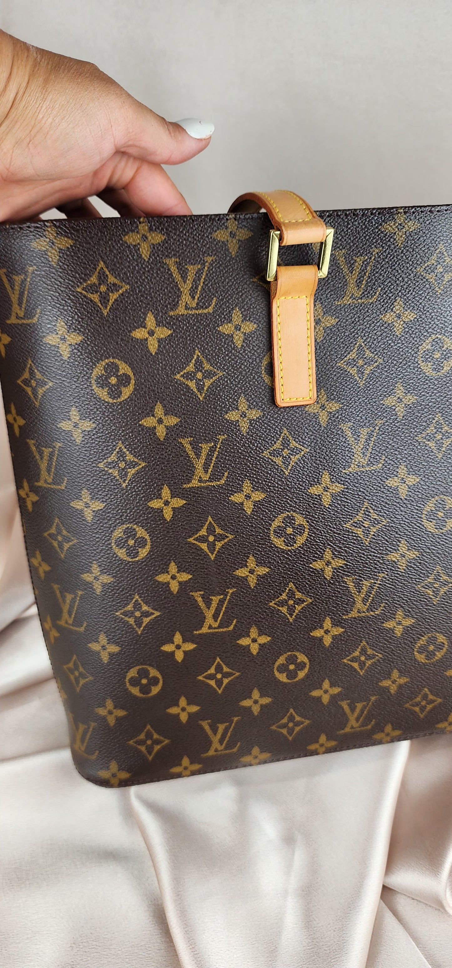 Louis Vuitton Monogram Luco Tote - 960