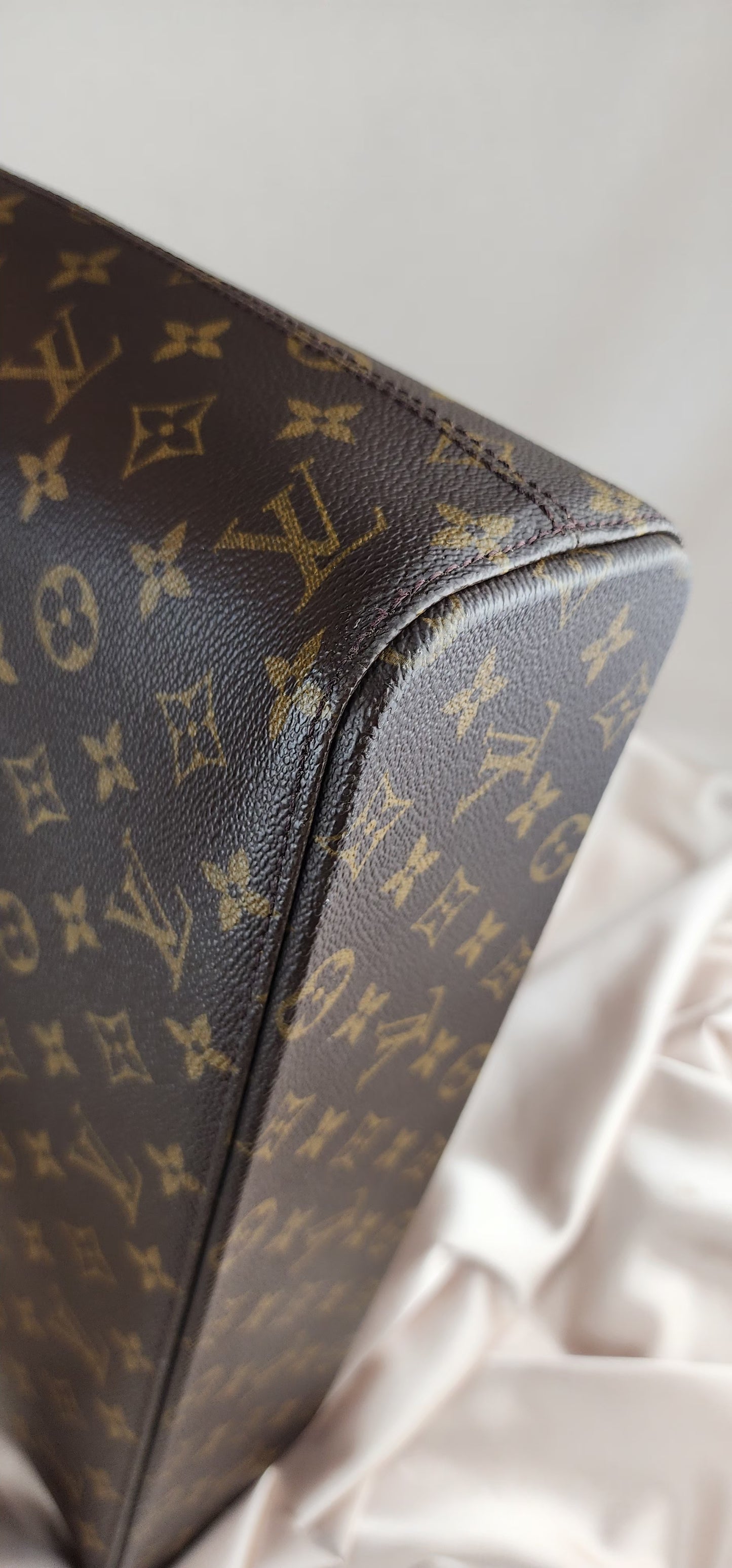 Louis Vuitton Monogram Luco Tote - 960