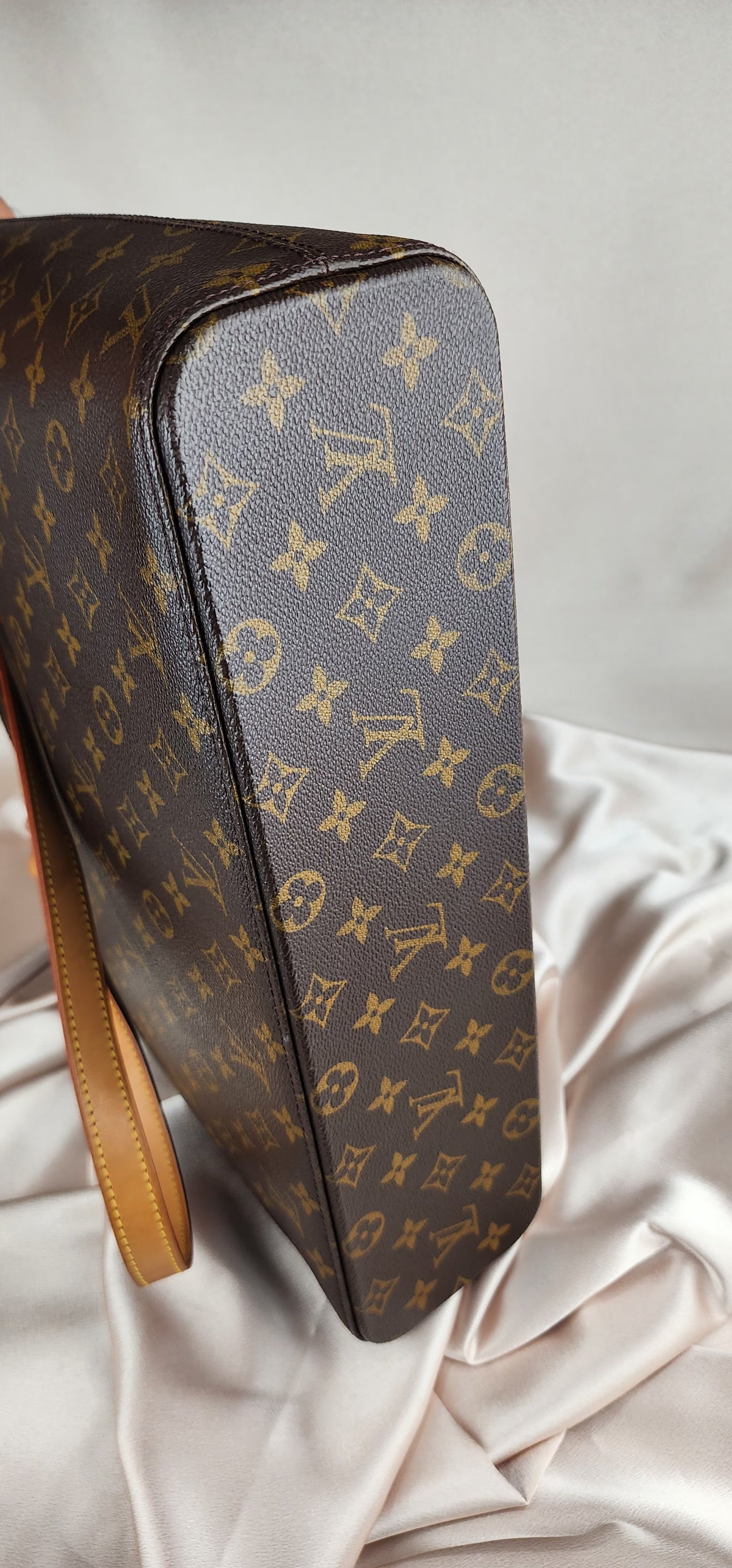 Louis Vuitton Monogram Luco Tote - 960