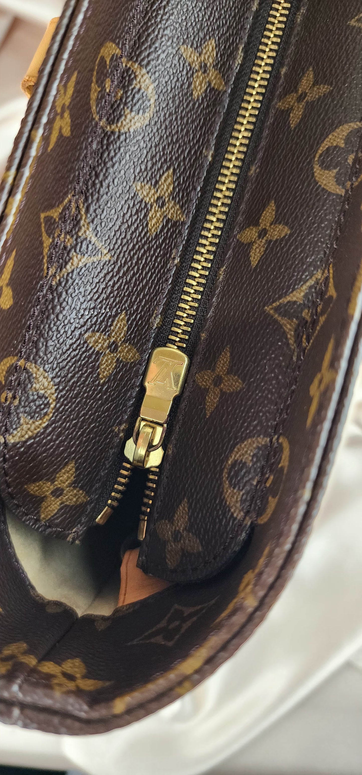 Louis Vuitton Monogram Luco Tote - 960