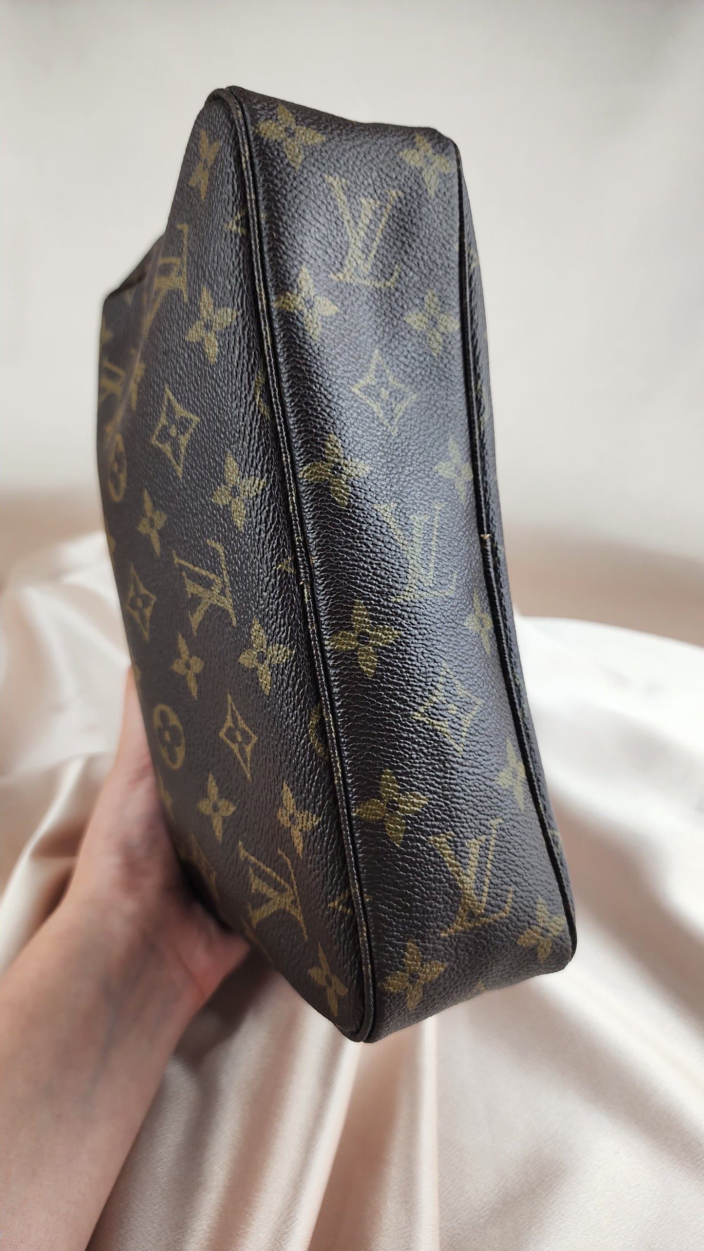 Louis Vuitton Monogram Trousse Toilette 23 - 1026