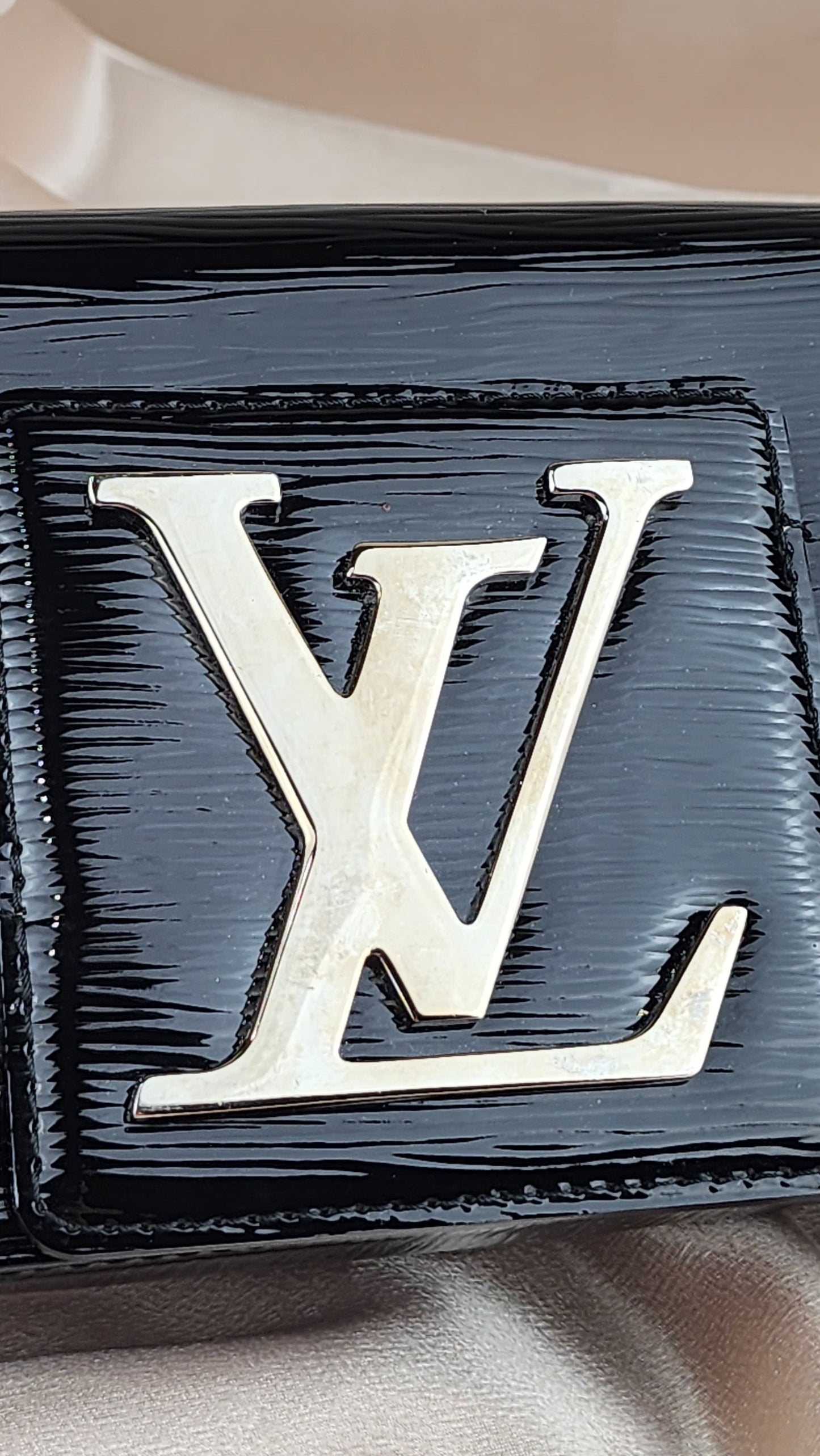 Louis Vuitton Electric Epi Pochette Sorby Clutch - 964