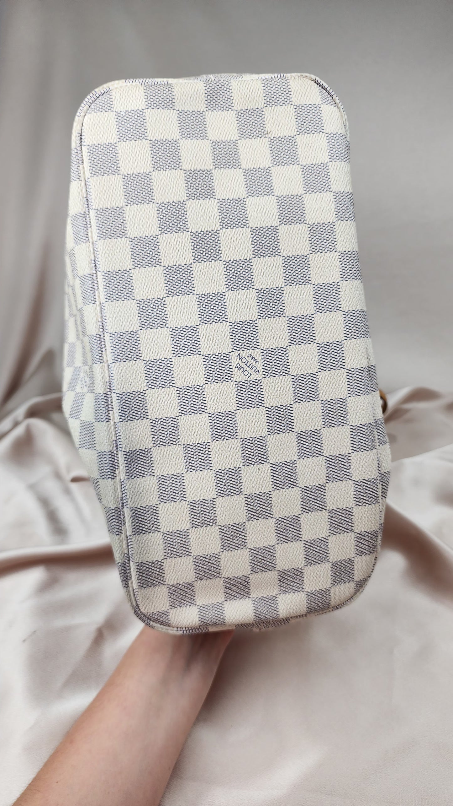 Louis Vuitton Damier Azur Neverfull MM Tote Bag - 1161