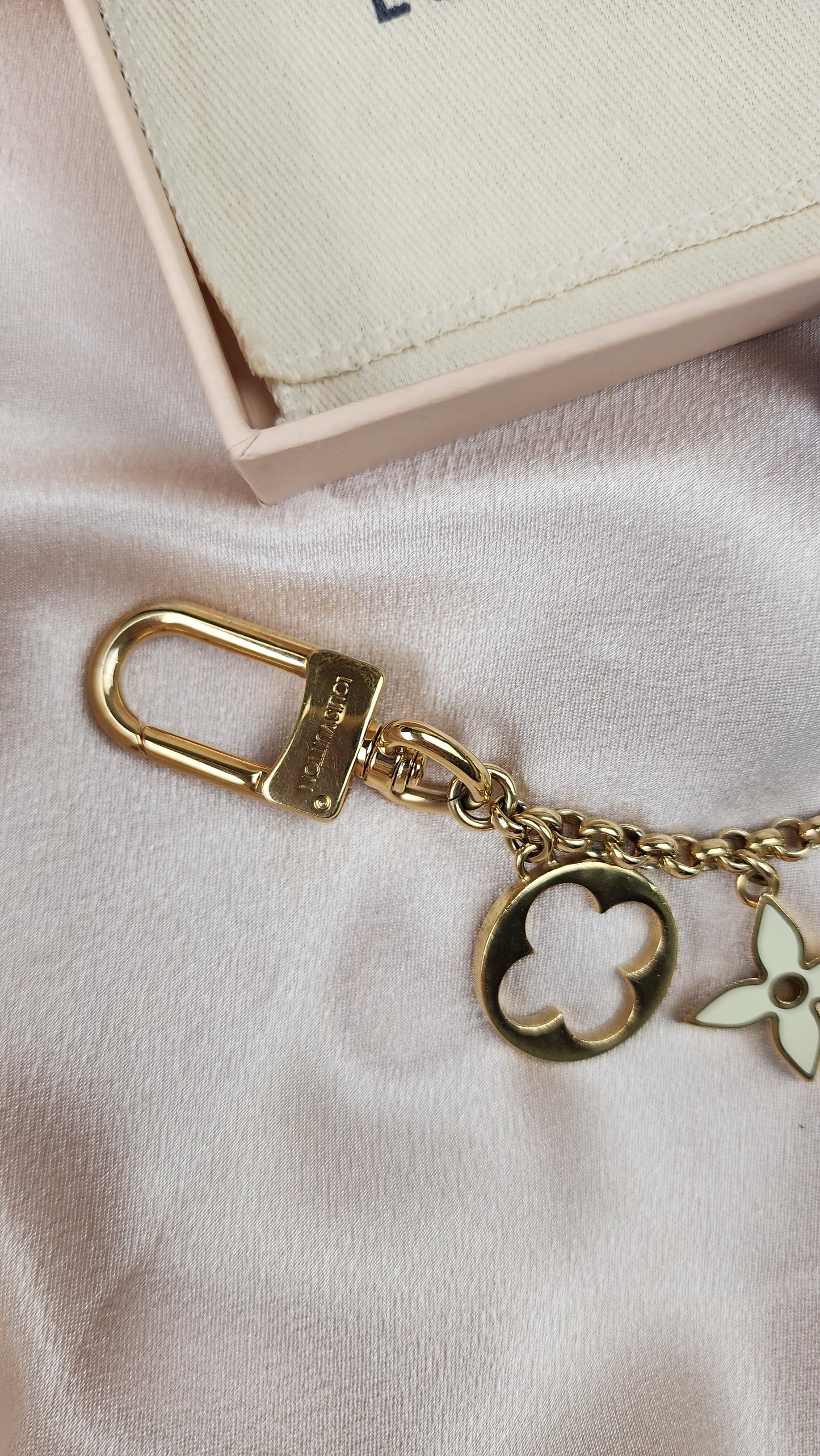 Louis Vuitton Gold Color Fleur De Charm - 1103