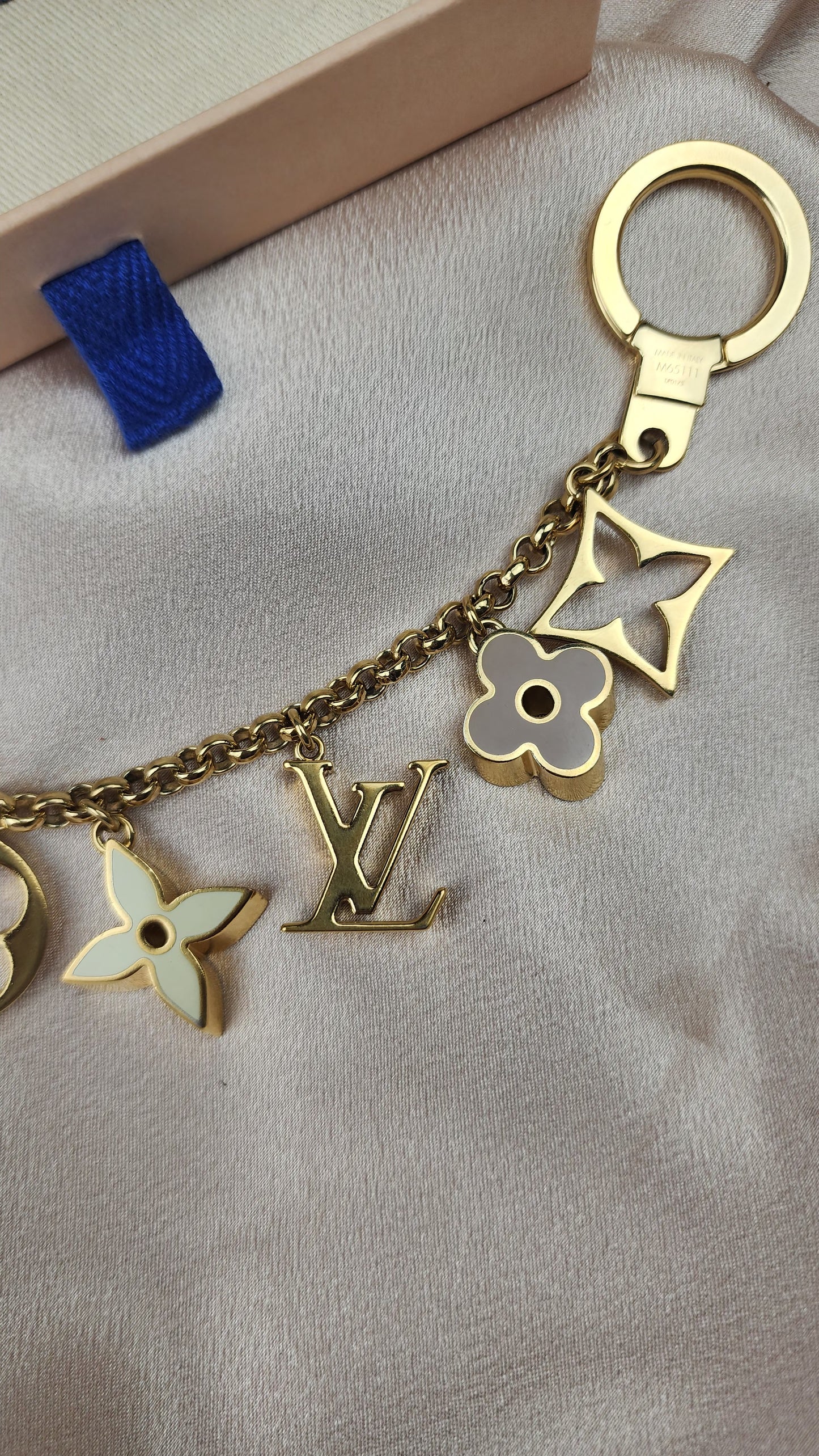 Louis Vuitton Gold Color Fleur De Charm - 1103