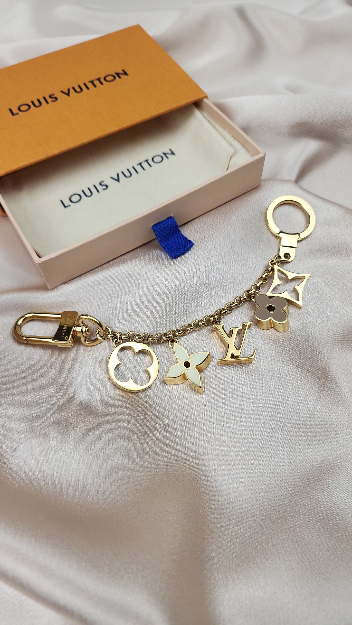 Louis Vuitton Gold Color Fleur De Charm - 1103