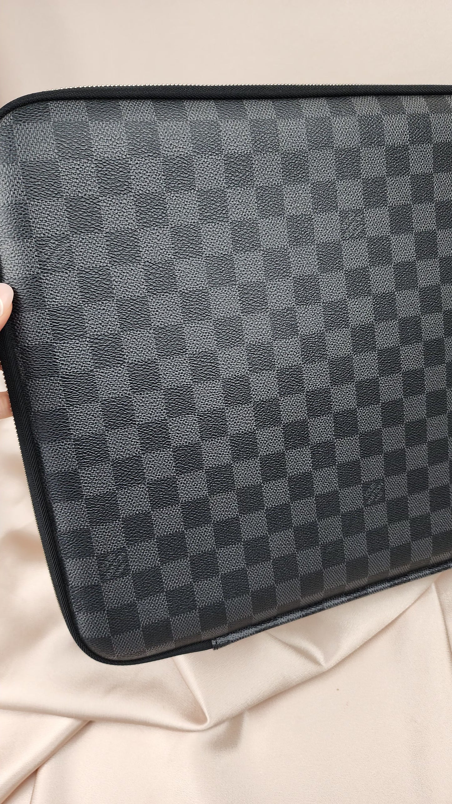 Louis Vuitton Damier Graphite Laptop Case - 1244