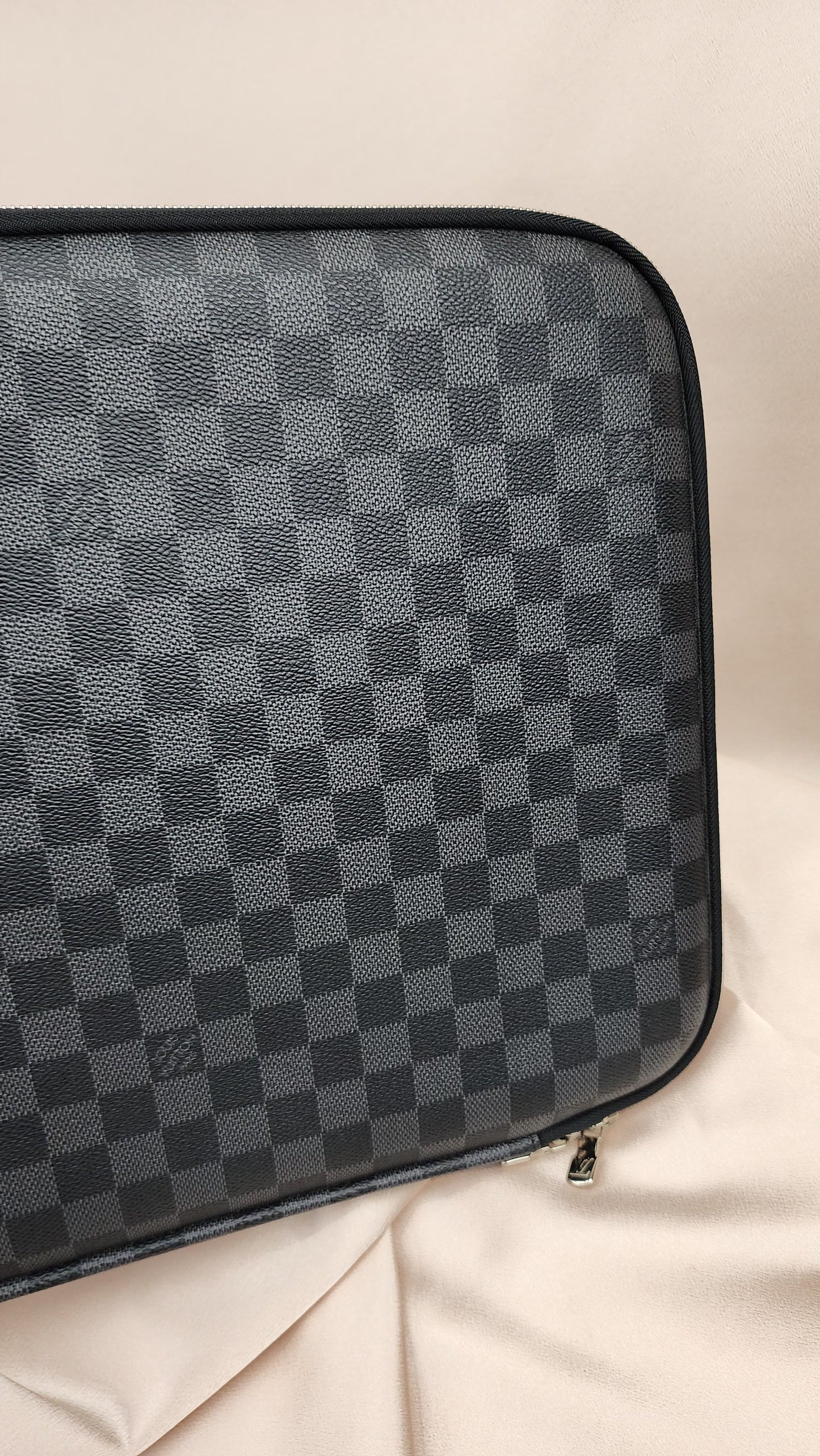 Louis Vuitton Damier Graphite Laptop Case - 1244