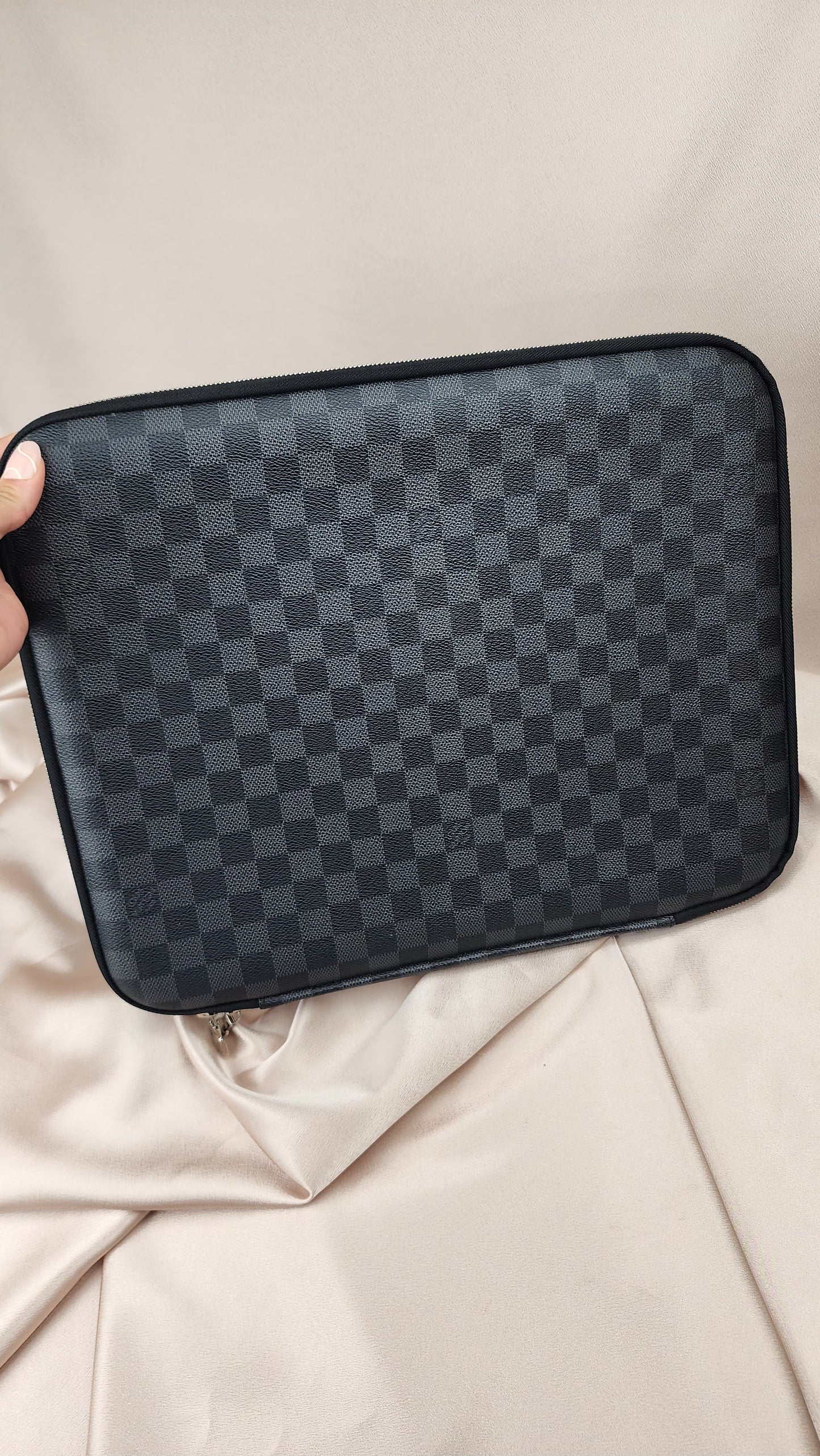 Louis Vuitton Damier Graphite Laptop Case - 1244