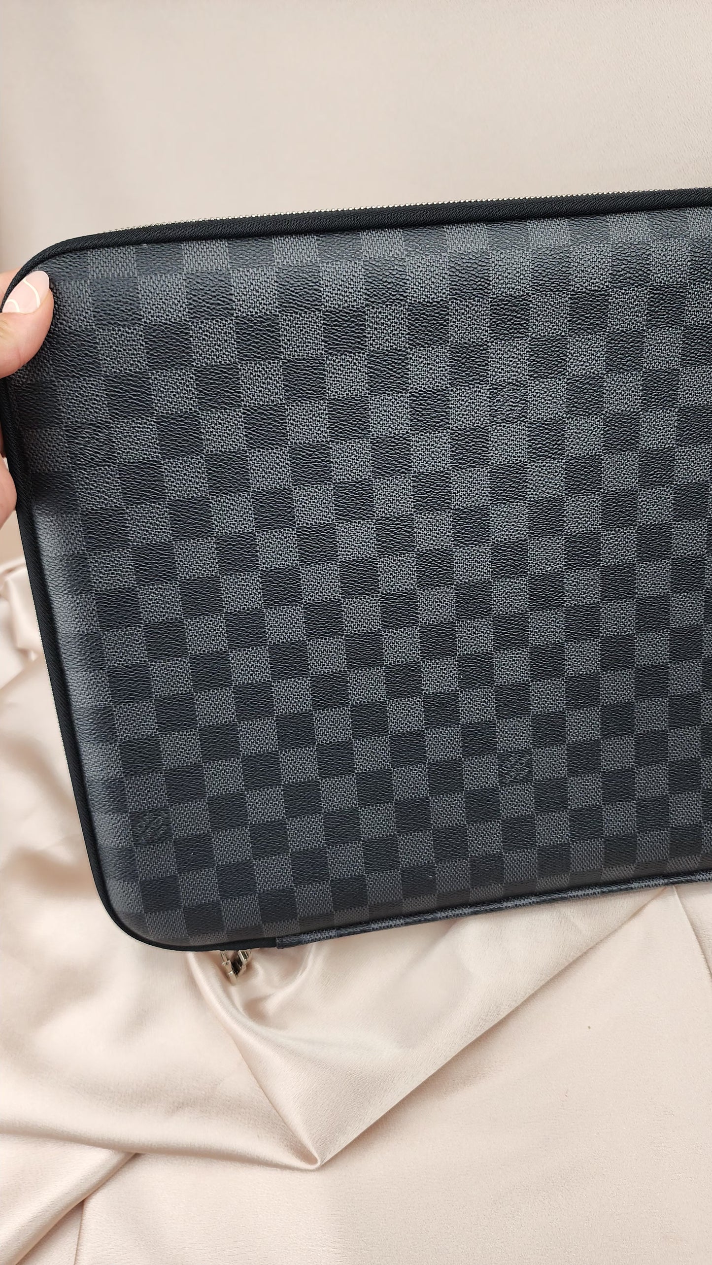 Louis Vuitton Damier Graphite Laptop Case - 1244