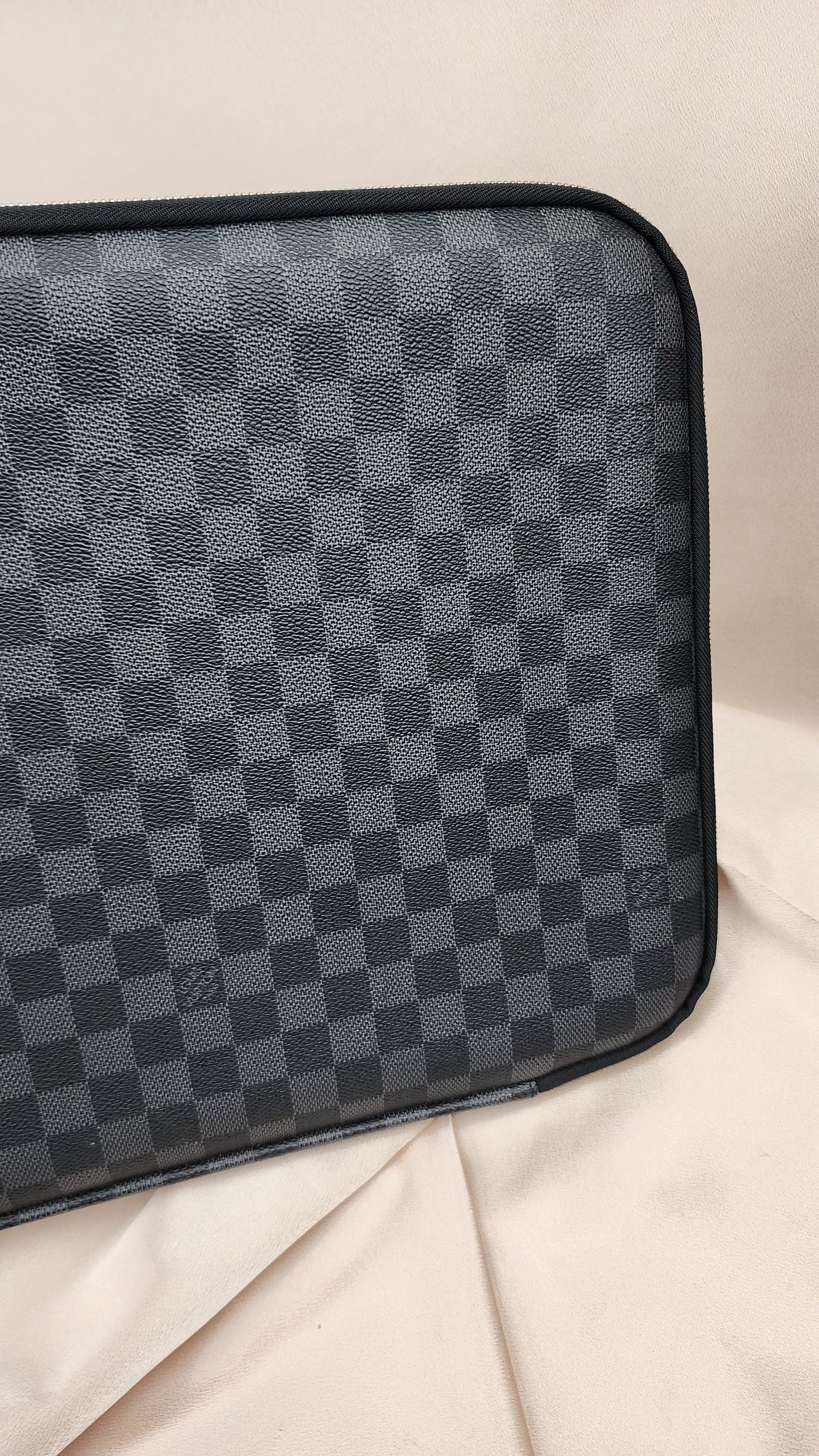 Louis Vuitton Damier Graphite Laptop Case - 1244