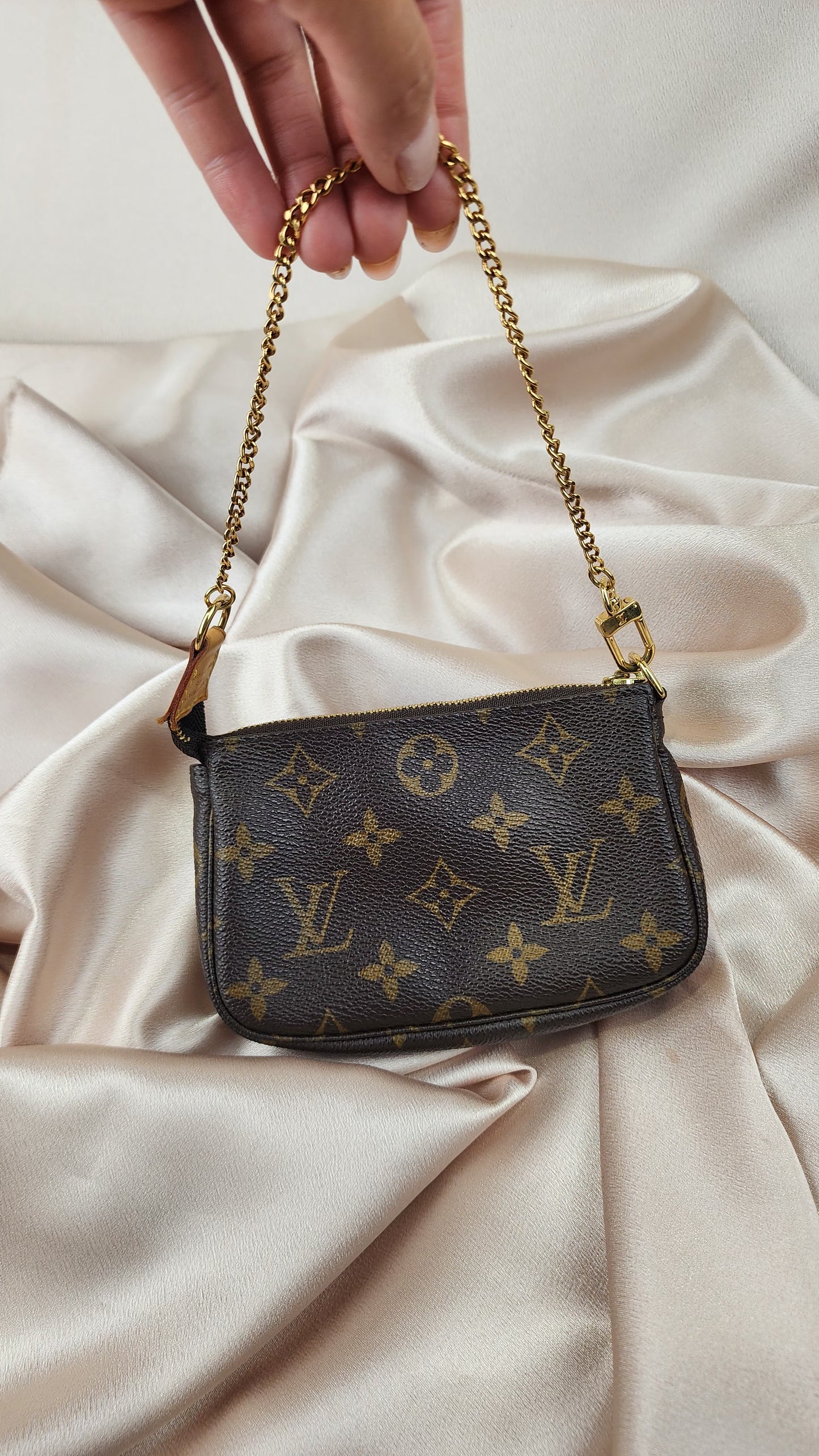 Louis Vuitton Monogram Mini Pochette Accessoires Pouch - 1124