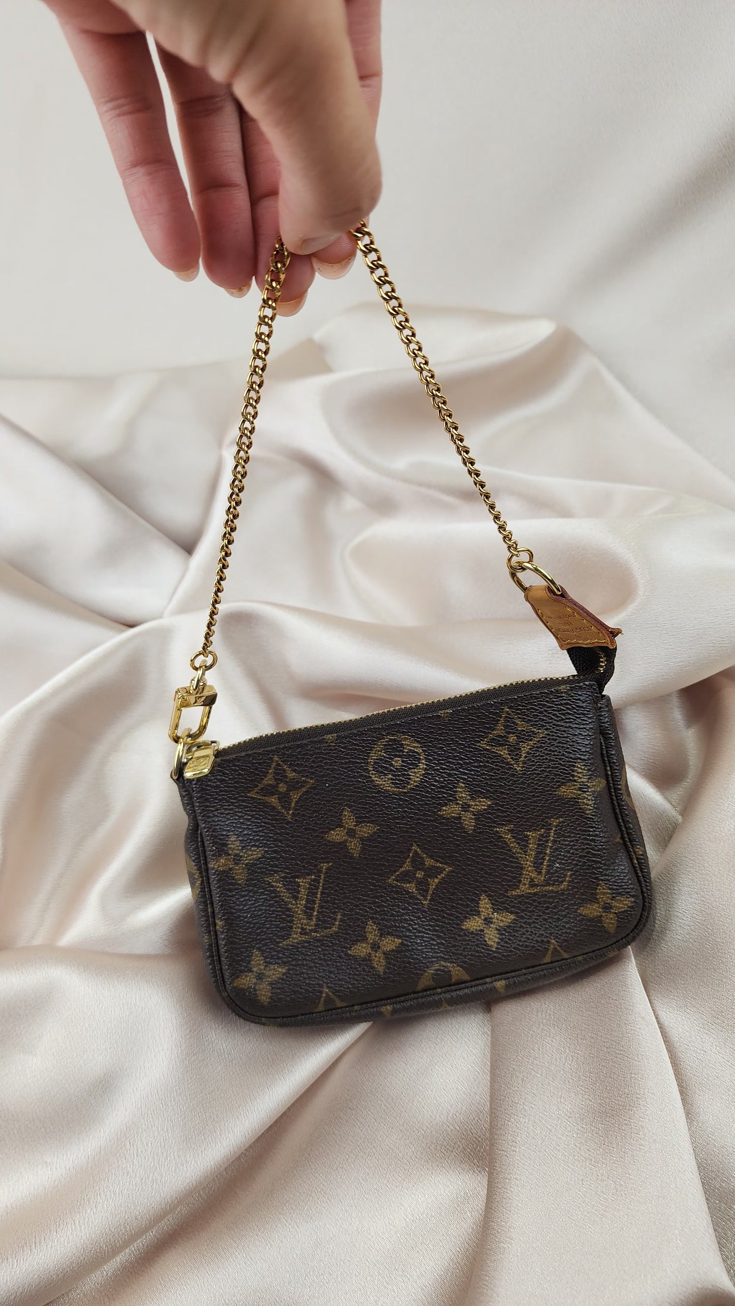 Louis Vuitton Monogram Mini Pochette Accessoires Pouch - 1124