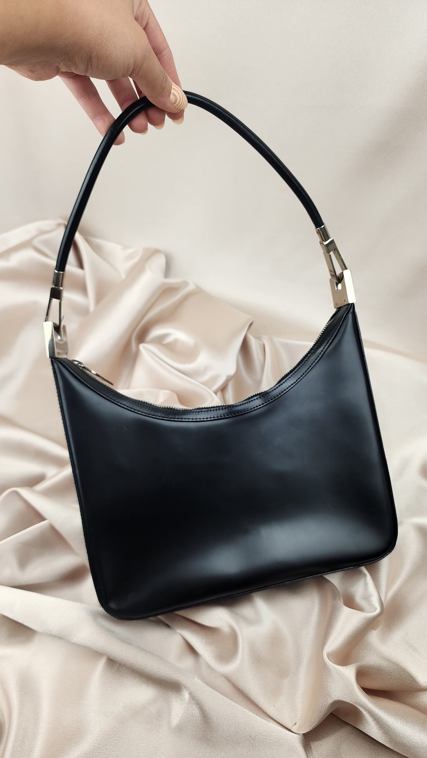 Gucci Black Leather Shoulder Bag - 1302