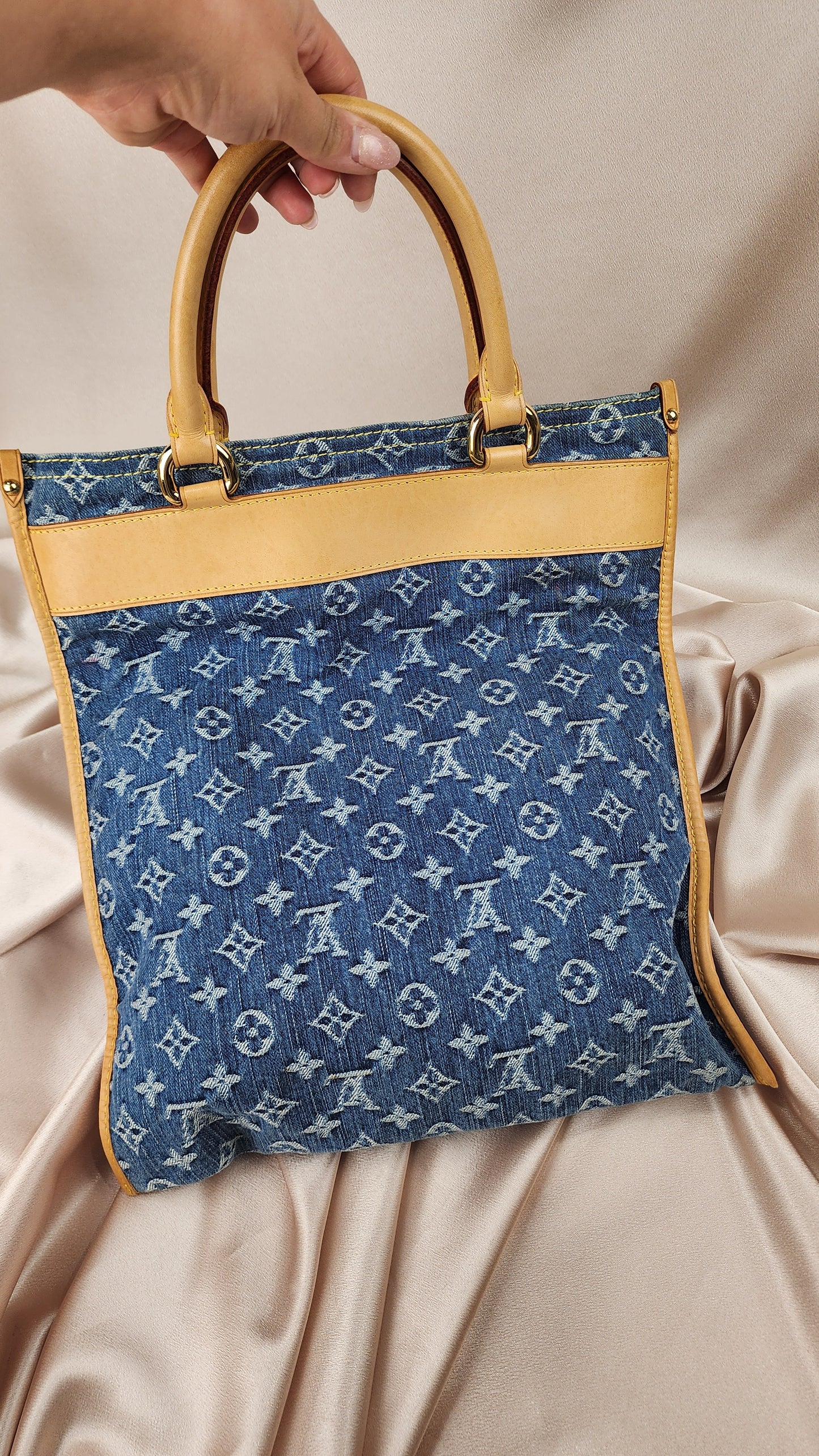 Louis Vuitton Denim Flat Shopping Tote - 0654