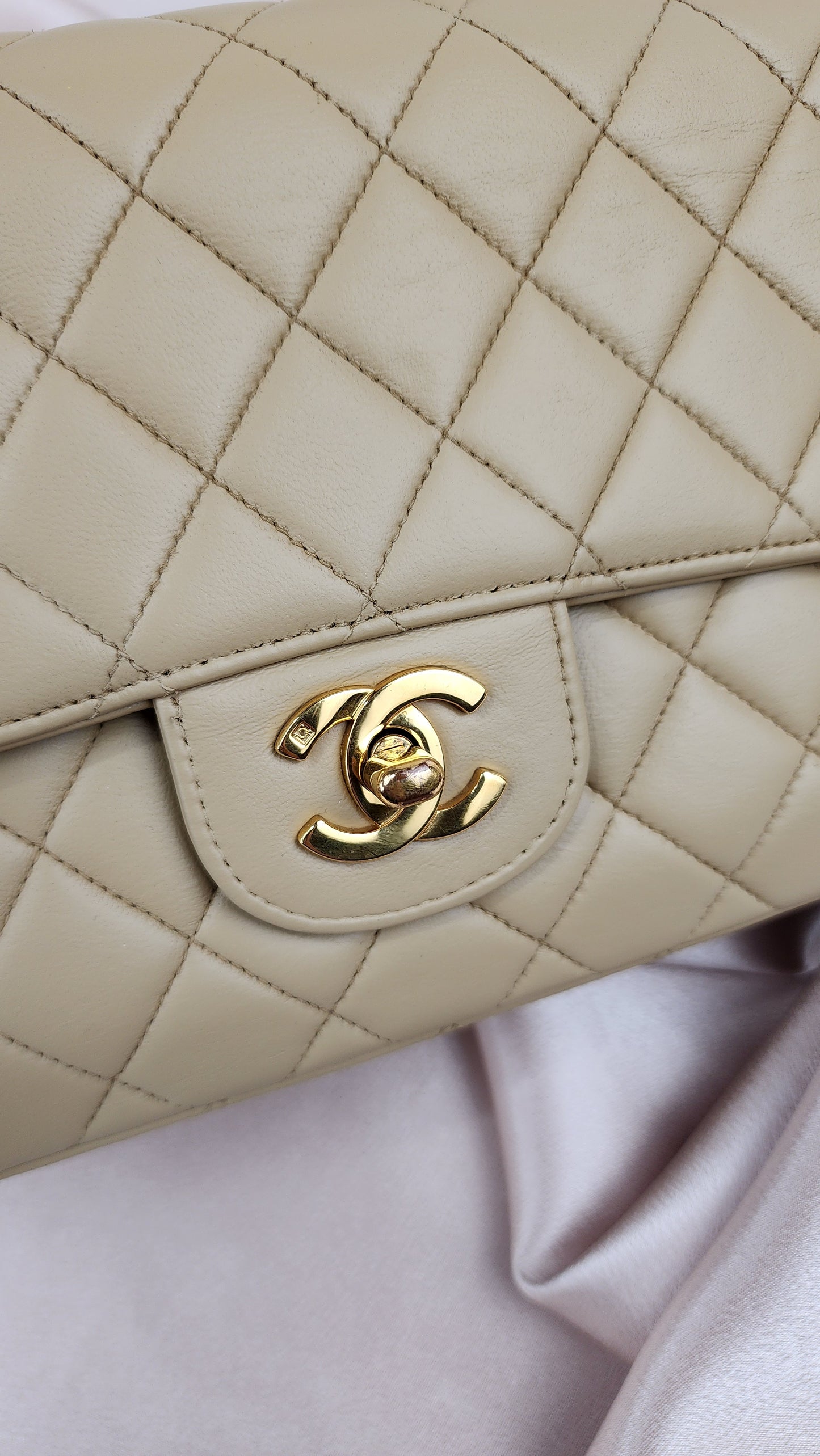 Chanel Matelasse Vintage Top Handle Beige Lamb Skin Hand Bag - 1175