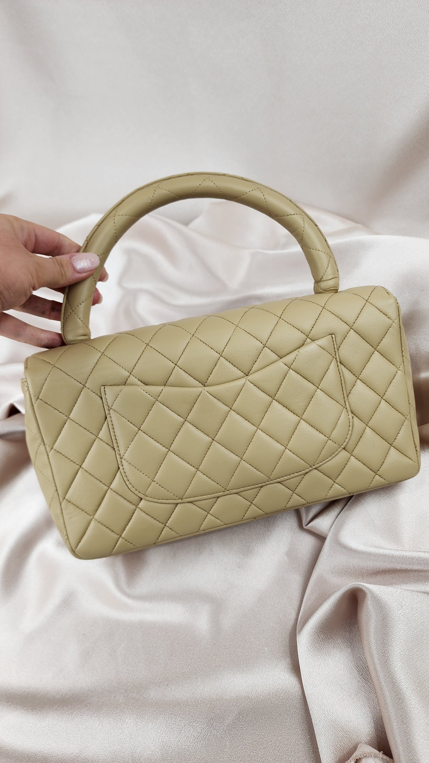 Chanel Matelasse Vintage Top Handle Beige Lamb Skin Hand Bag - 1175