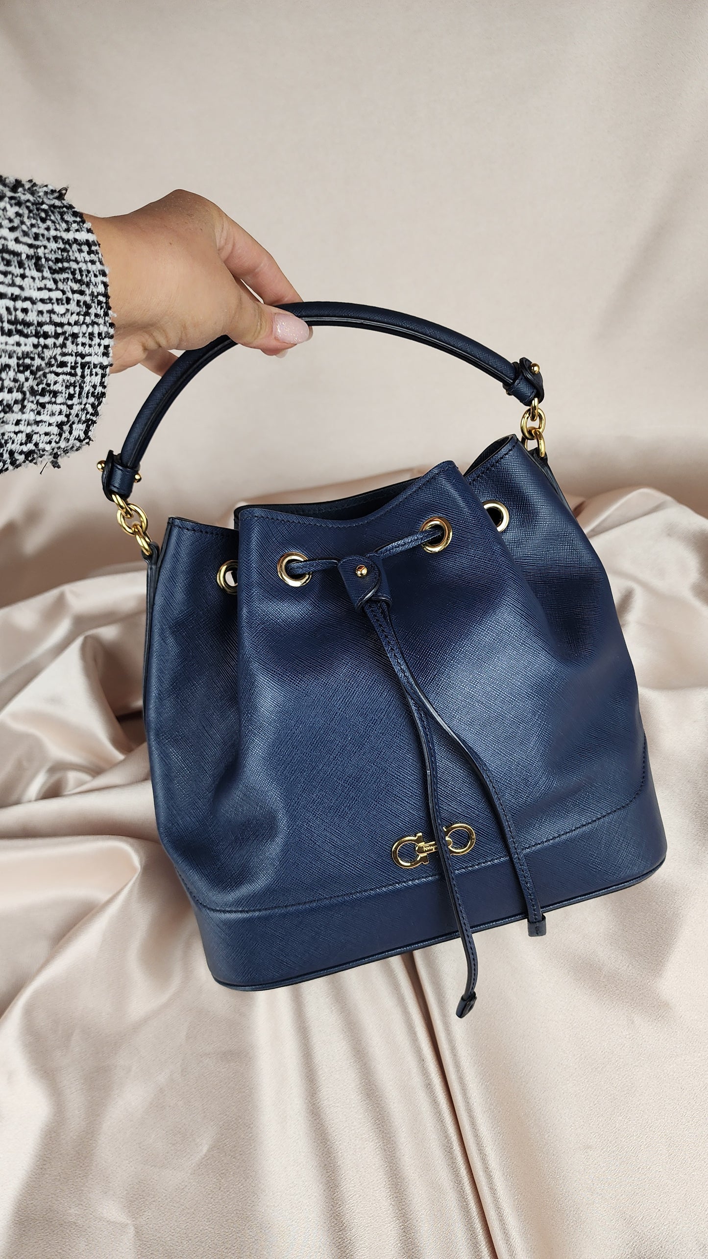 Salvatore Ferragamo Blue Leather Bucket Bag - 1565