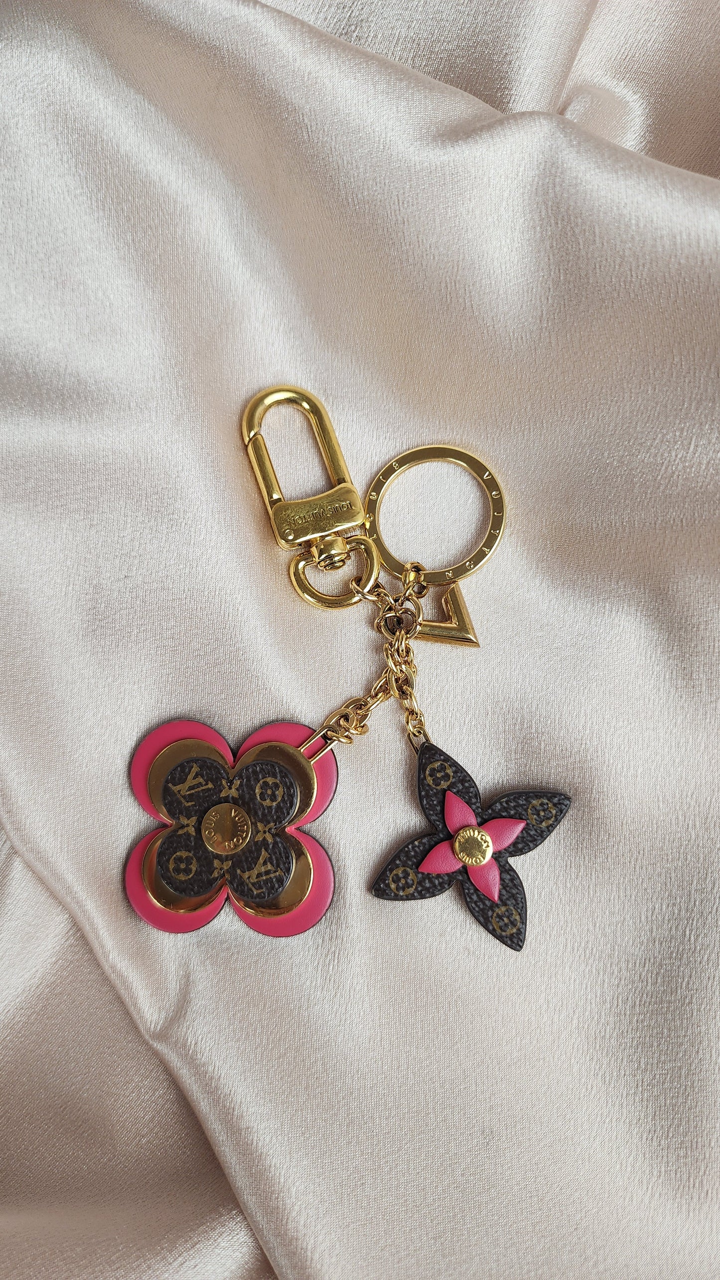 Louis Vuitton Blooming Flowers Bag Charm Key Ring - 1608