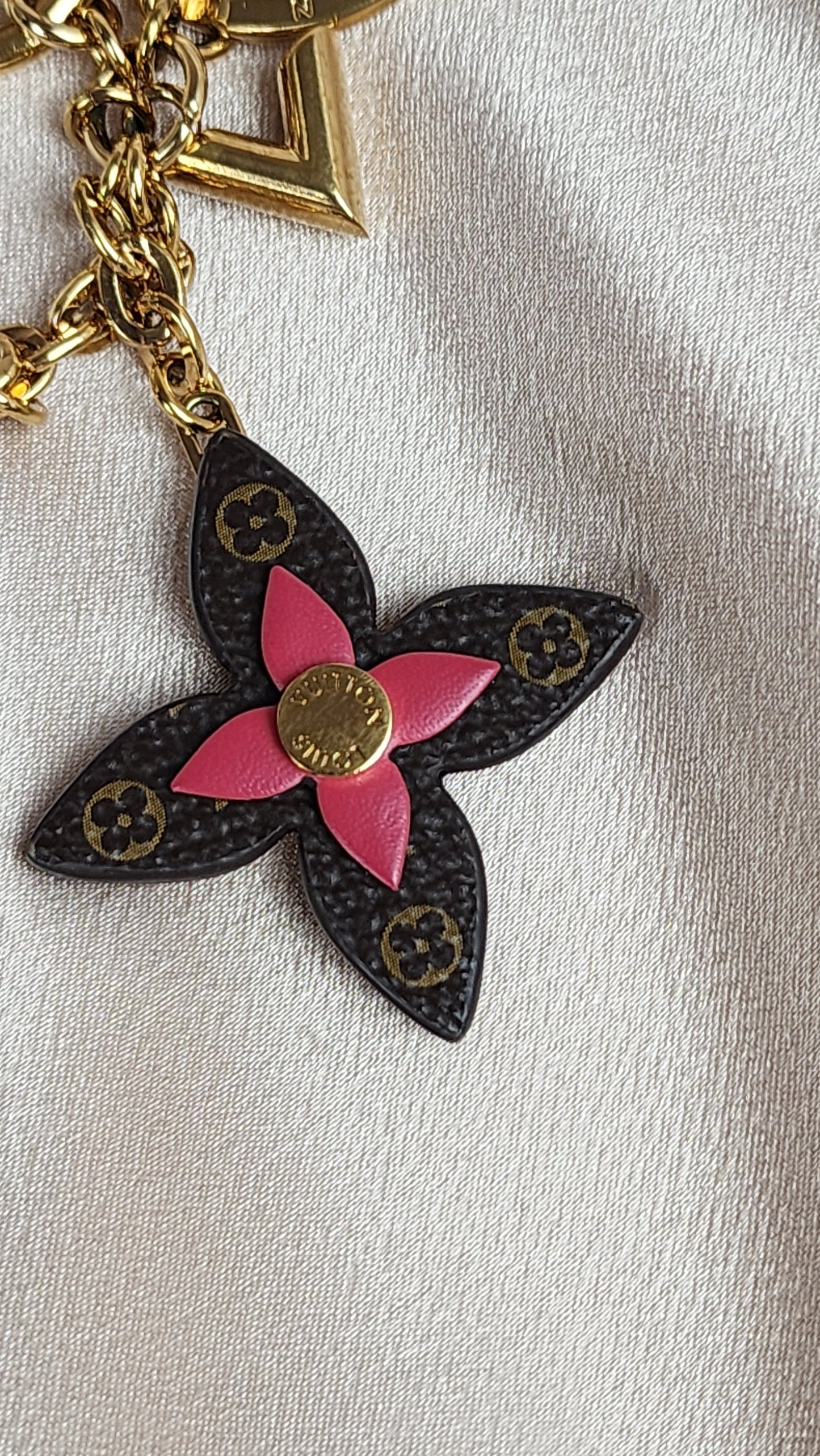 Louis Vuitton Blooming Flowers Bag Charm Key Ring - 1608