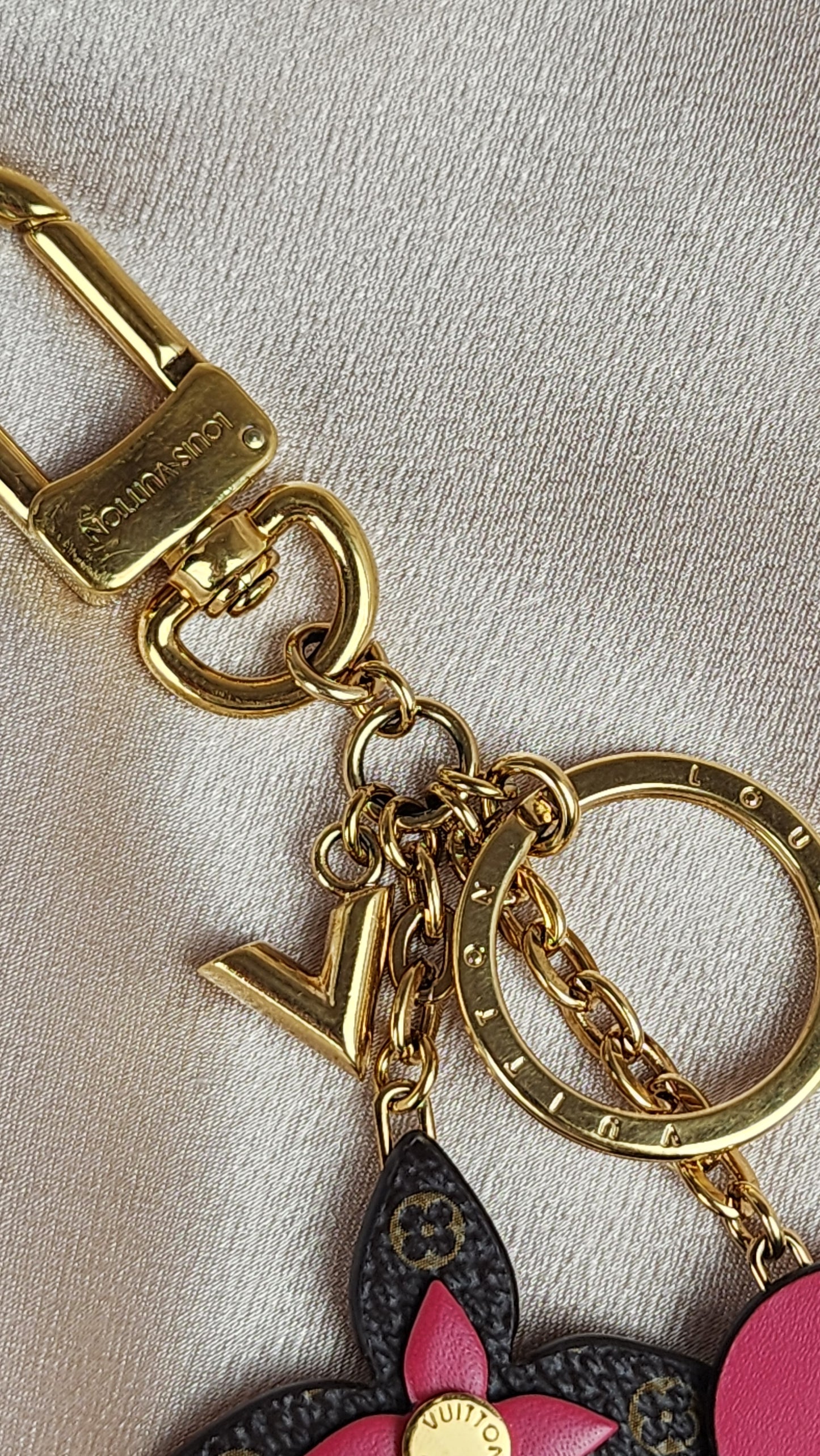 Louis Vuitton Blooming Flowers Bag Charm Key Ring - 1608