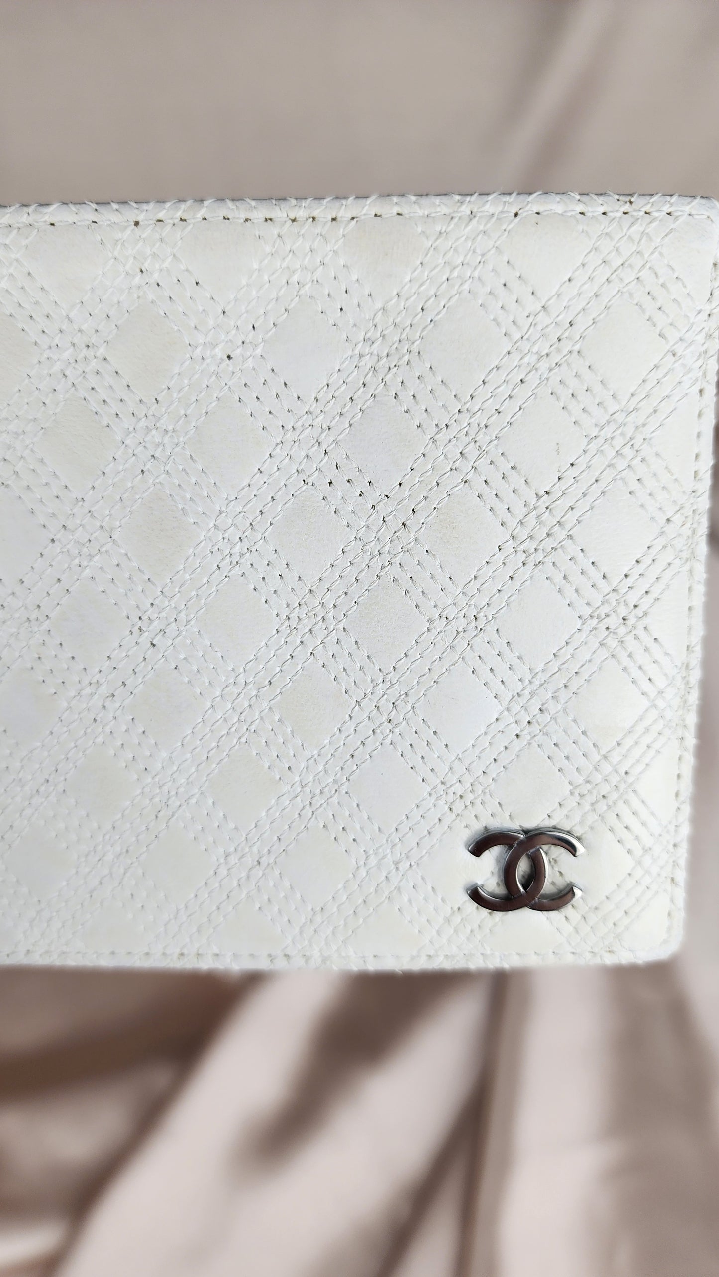 Chanel Stitched White Leather Card Case - 1118