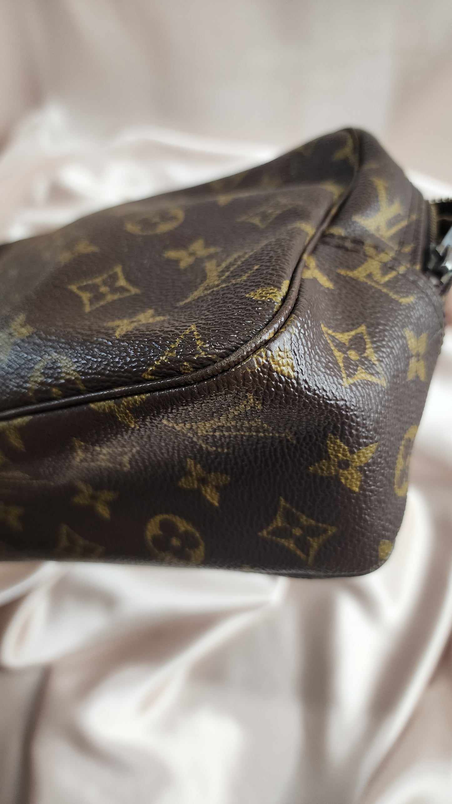 Louis Vuitton Monogram Trousse 28 - 1670