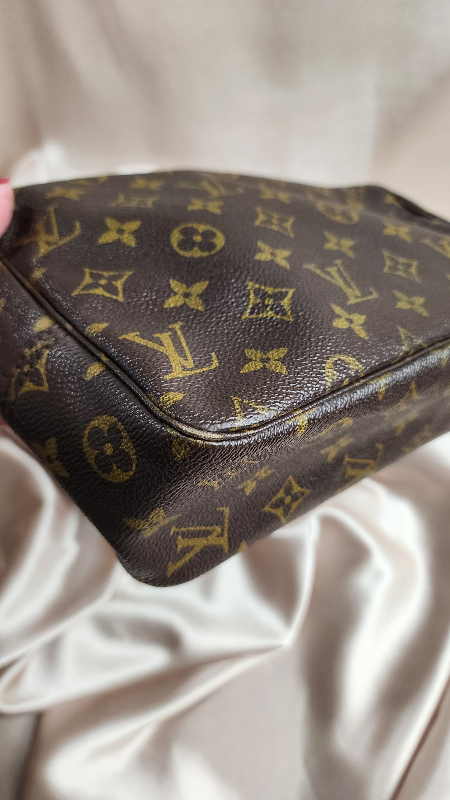 Louis Vuitton Monogram Trousse 28 - 1670