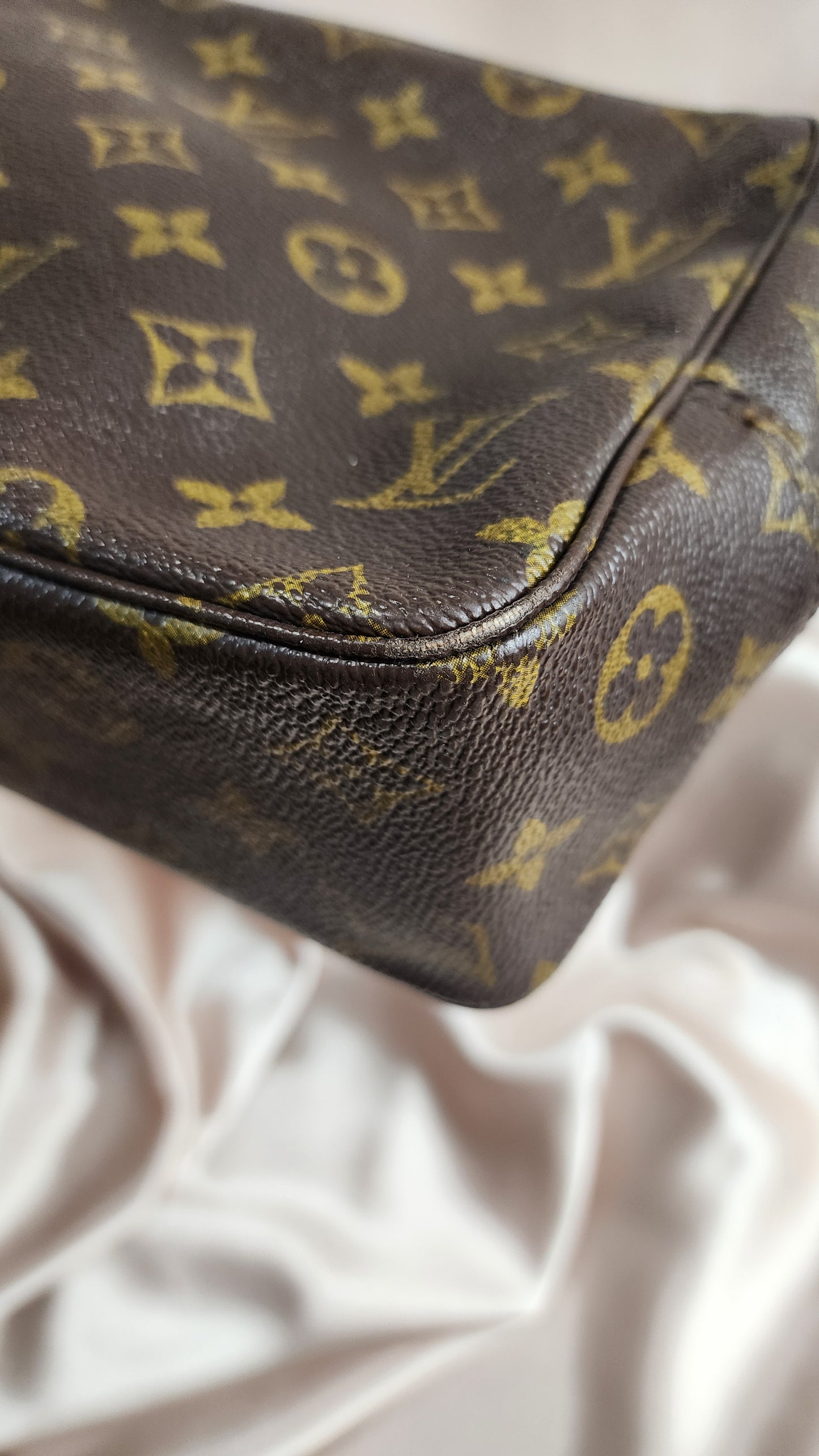 Louis Vuitton Monogram Trousse 28 - 1670