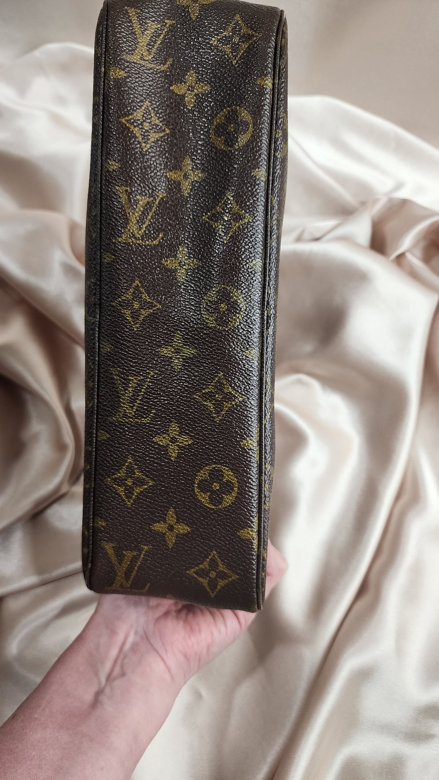 Louis Vuitton Monogram Trousse 28 - 1670